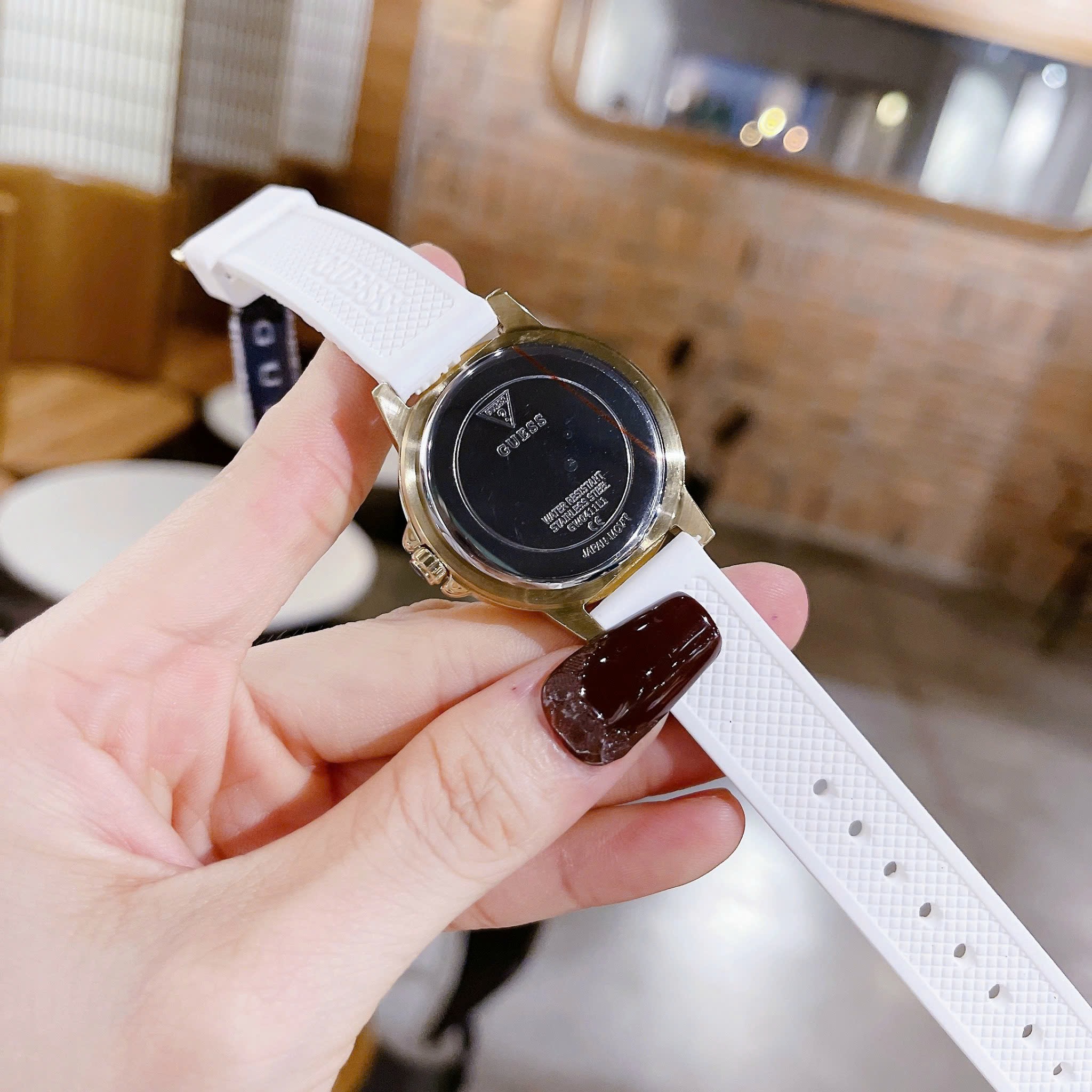 Đồng Hồ Guess Glitter |Nữ Giới |Đính Đá Vàng Gold |Dây Cao Su Trắng |Máy Pin (Quartz) |Size 34mm |donghogiatot.vn