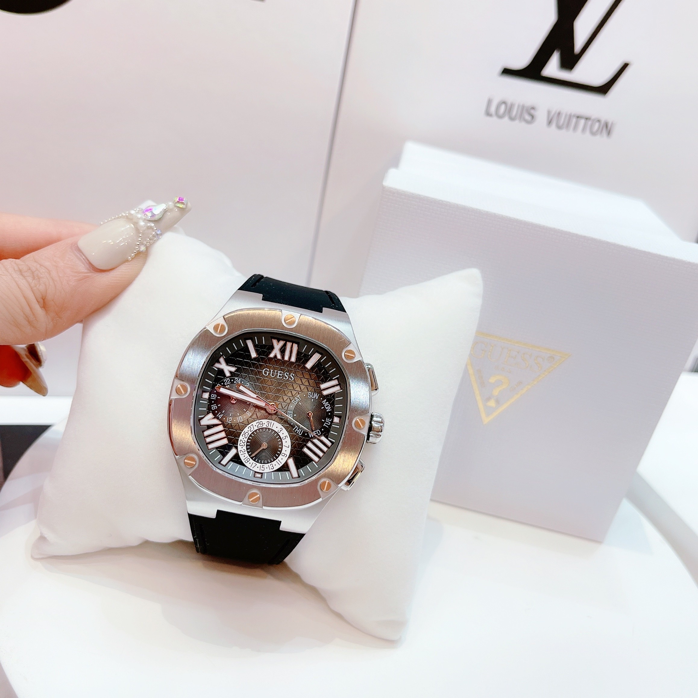 Đồng Hồ Guess Headline |Nam Giới |Mặt Vuông |Silver |Dây Silicone Đen |Máy Pin (Quartz) |Size 42mm |donghogiatot.vn