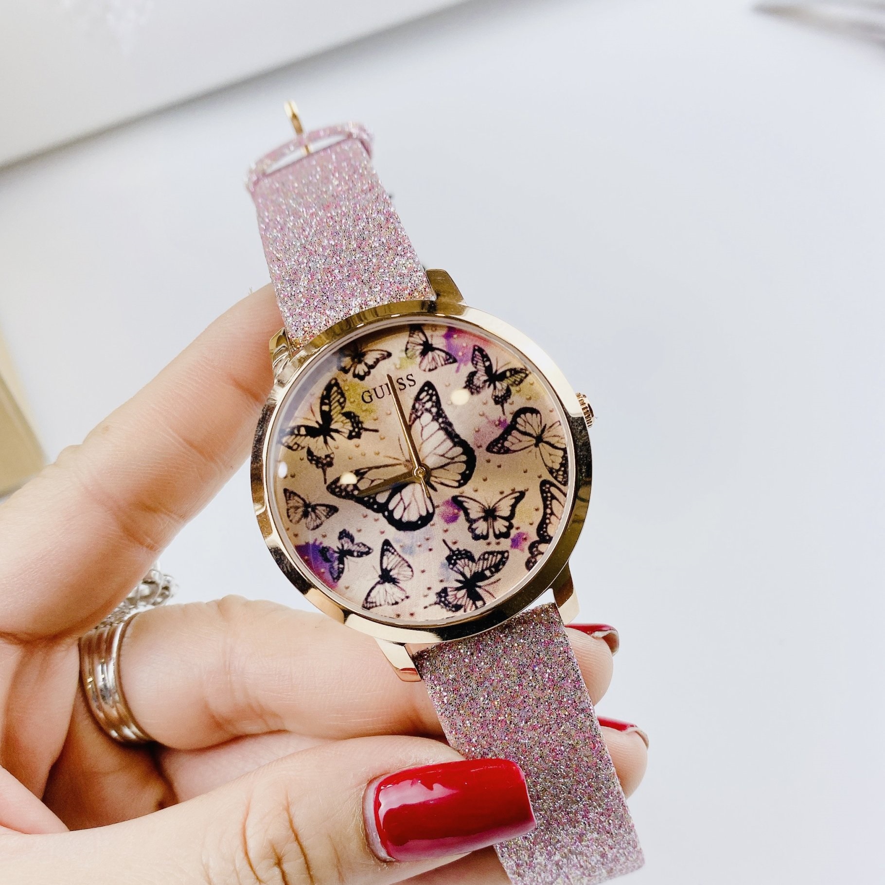 Đồng Hồ Guess Hình Bướm |Nữ Giới |Rose Gold |Dây Da Kim Tuyến Hồng |Máy Pin (Quartz) |Size 37mm |donghogiatot.vn