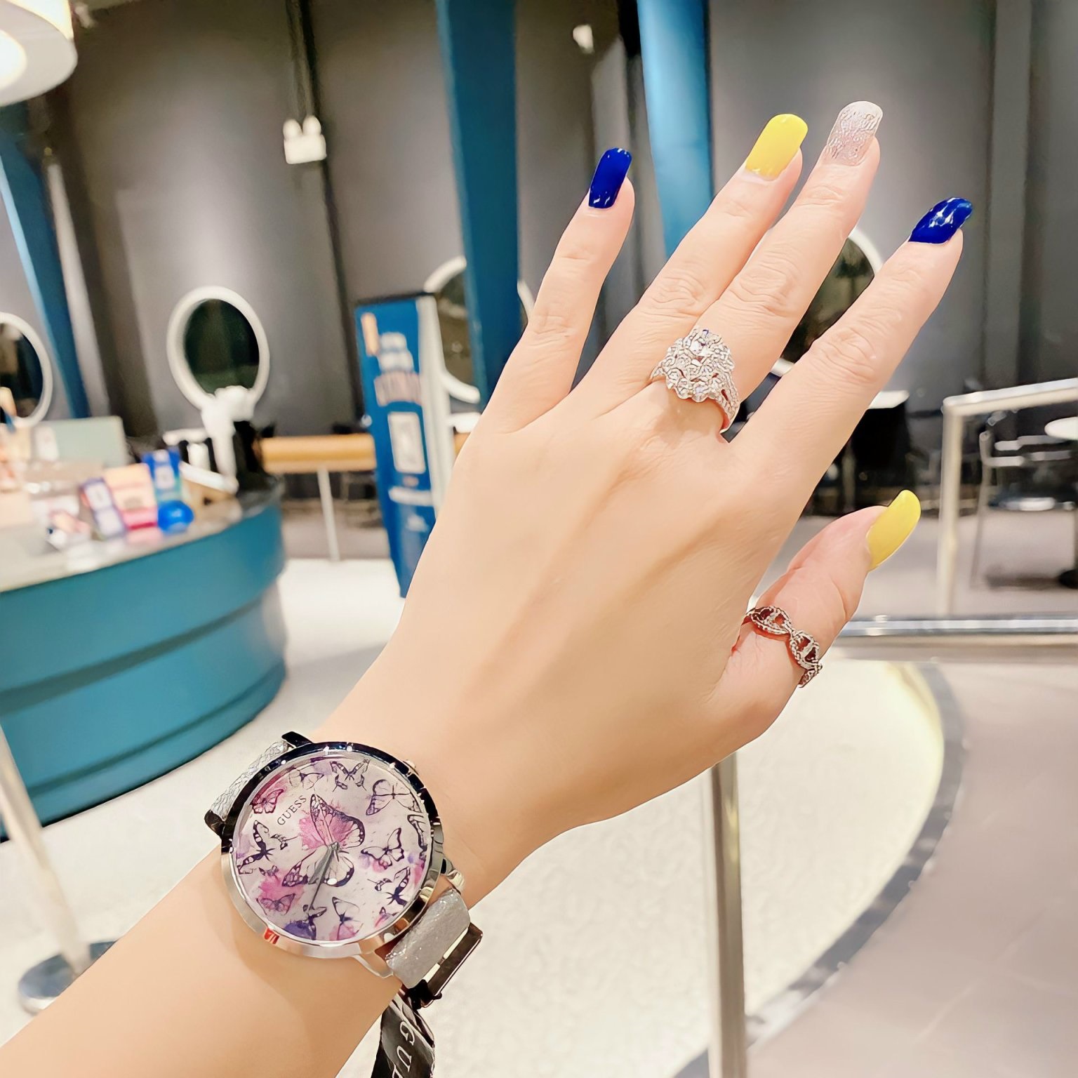 Đồng Hồ Guess Hình Bướm |Nữ Giới |Silver |Dây Da Kim Tuyến Bạc |Máy Pin (Quartz) |Size 37mm |donghogiatot.vn