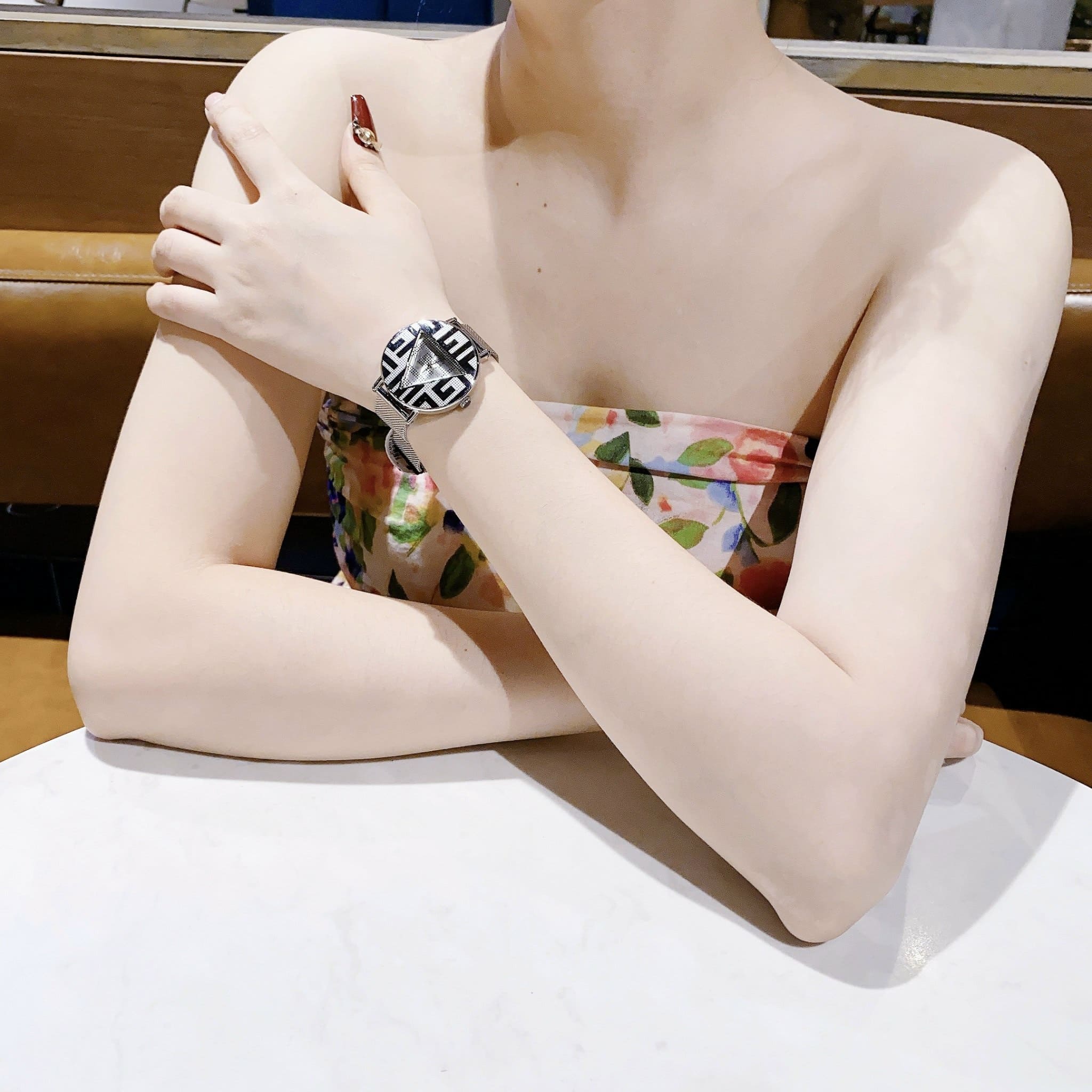 Đồng Hồ Guess Iconic |Nữ Giới |Mặt Trắng Silver |Dây Mesh Lưới |Máy Pin (Quartz) |Size 36mm |donghogiatot.vn