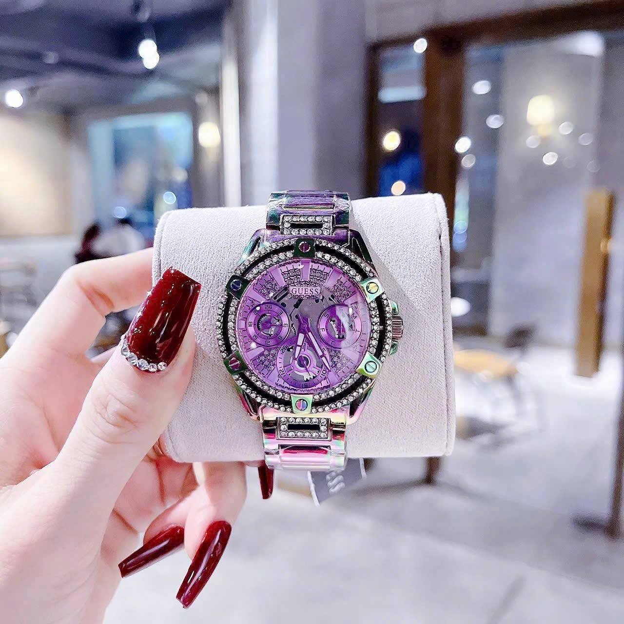 Đồng Hồ Guess Iridescent |Nữ Giới |6 Kim |Đính Đá |Dây Kim Loại Màu Tím |Máy Pin (Quartz) |Size 40mm |donghogiatot.vn