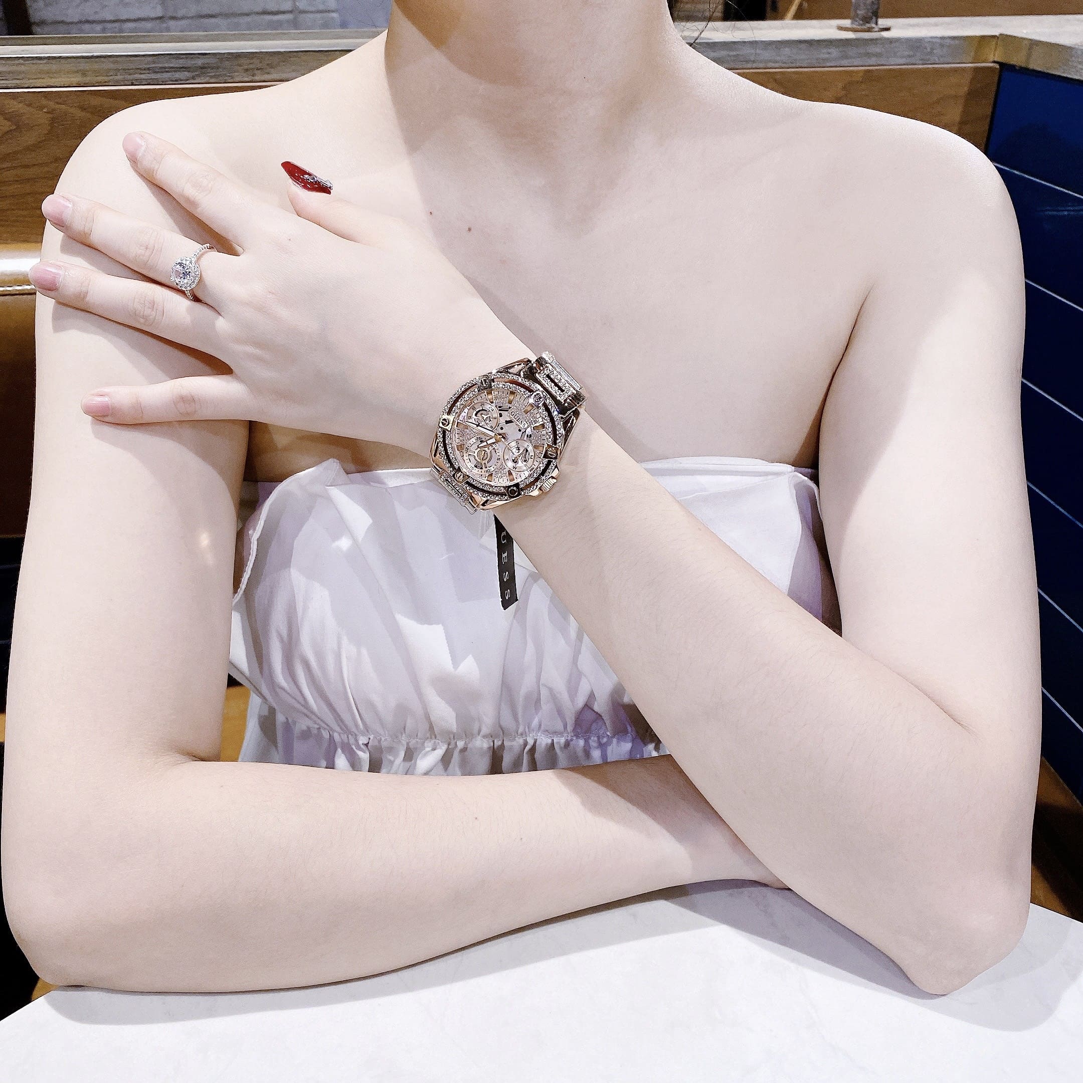 Đồng Hồ Guess Iridescent |Nữ Giới |Đính Đá |Dây Kim Loại Rose Gold |Máy Pin (Quartz) |Size 40mm |donghogiatot.vn