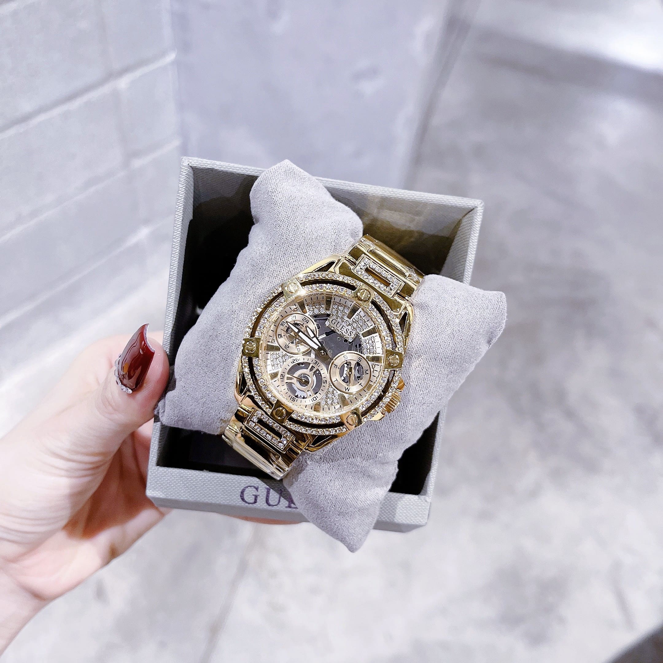 Đồng Hồ Guess Iridescent |Nữ Giới |Đính Đá |Dây Kim Loại Vàng Gold |Máy Pin (Quartz) |Size 40mm |donghogiatot.vn