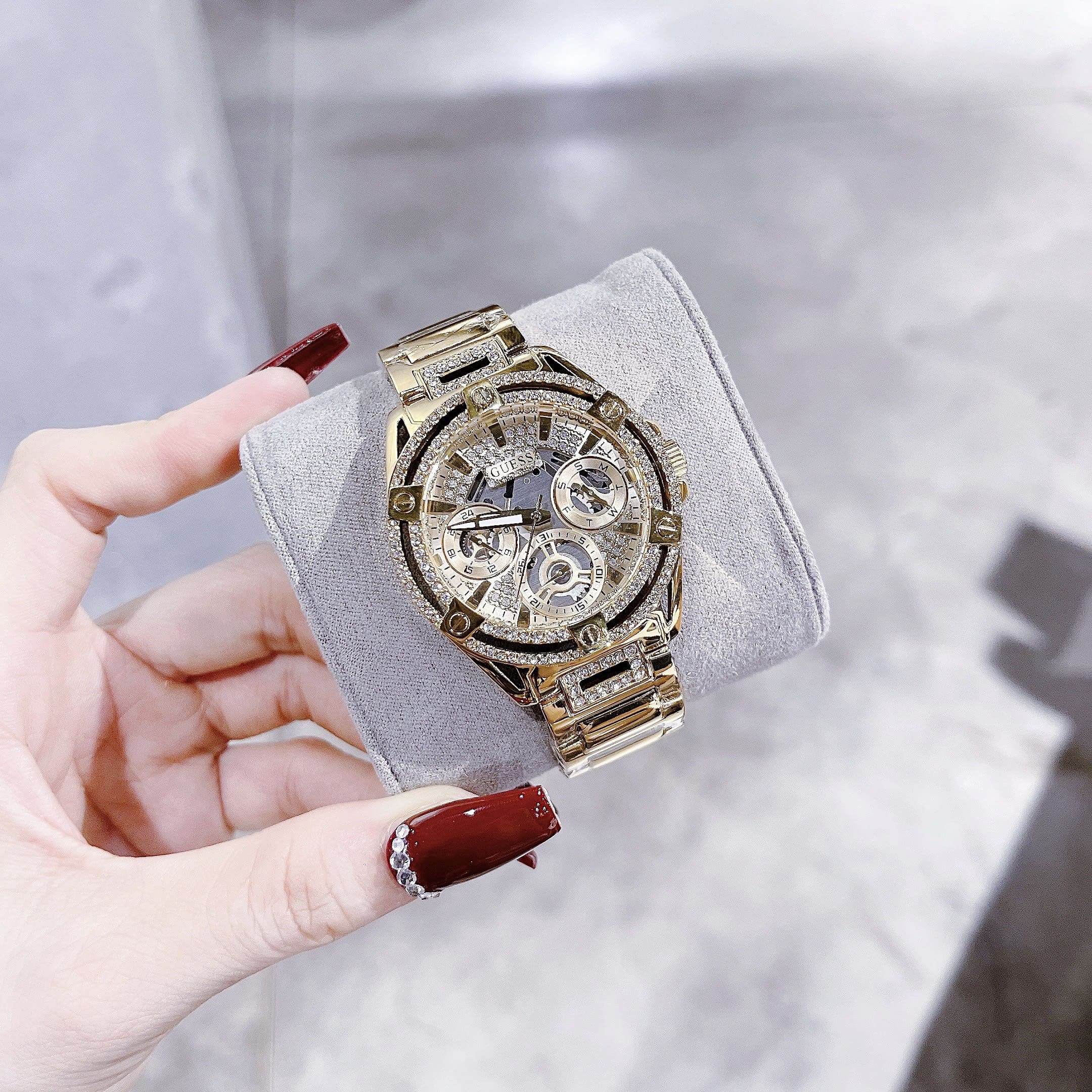 Đồng Hồ Guess Iridescent |Nữ Giới |Đính Đá |Dây Kim Loại Vàng Gold |Máy Pin (Quartz) |Size 40mm |donghogiatot.vn