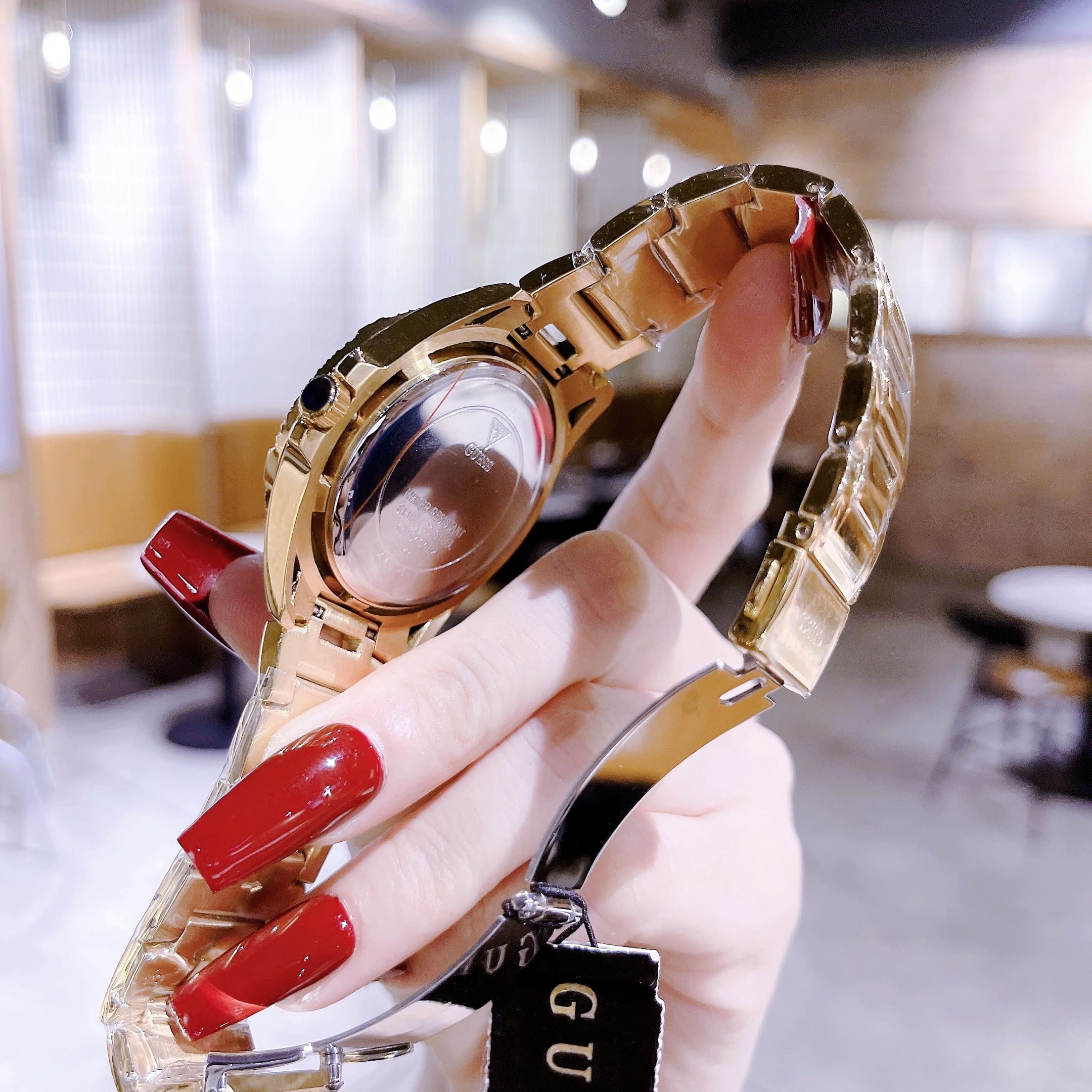 Đồng Hồ Guess Iridescent |Nữ Giới |Đính Đá |Dây Kim Loại Vàng Gold |Máy Pin (Quartz) |Size 40mm |donghogiatot.vn