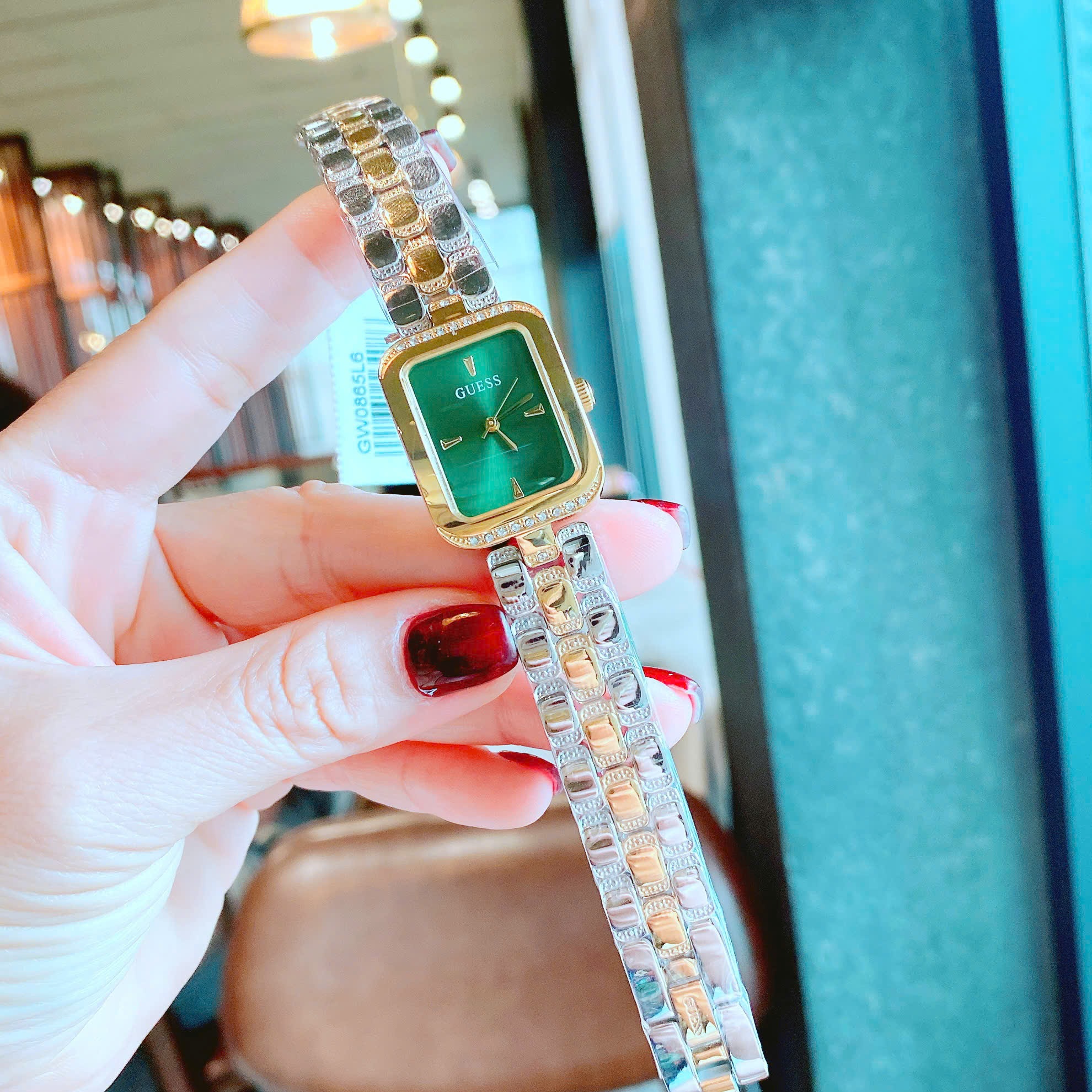 Đồng Hồ Guess Isla Green |Nữ Giới |Mặt Xanh Lá |Dây Kim Loại Vàng Gold |Máy Pin (Quartz) |Size 22mm |donghogiatot.vn