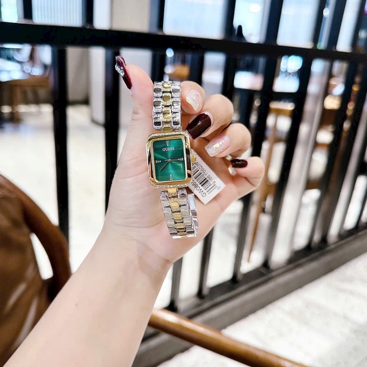 Đồng Hồ Guess Isla Green |Nữ Giới |Mặt Xanh Lá |Dây Kim Loại Vàng Gold |Máy Pin (Quartz) |Size 22mm |donghogiatot.vn