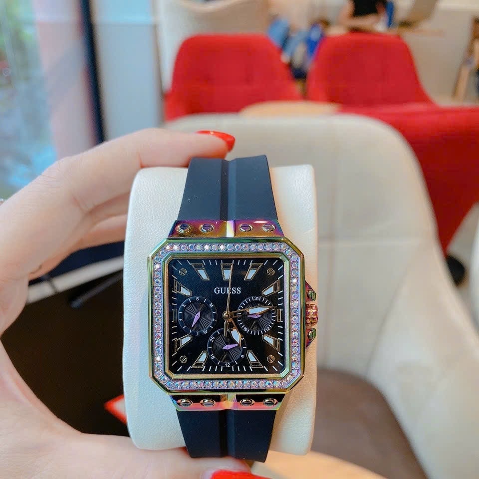 Đồng Hồ Guess Leo Iridescent |Nữ Giới |Mặt Vuông |Dây Cao Su Đen |Máy Pin (Quartz) |Size 34mm |donghogiatot.vn