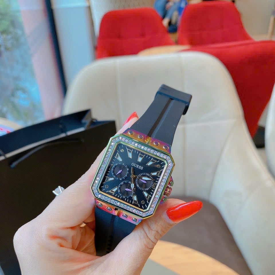 Đồng Hồ Guess Leo Iridescent |Nữ Giới |Mặt Vuông |Dây Cao Su Đen |Máy Pin (Quartz) |Size 34mm |donghogiatot.vn