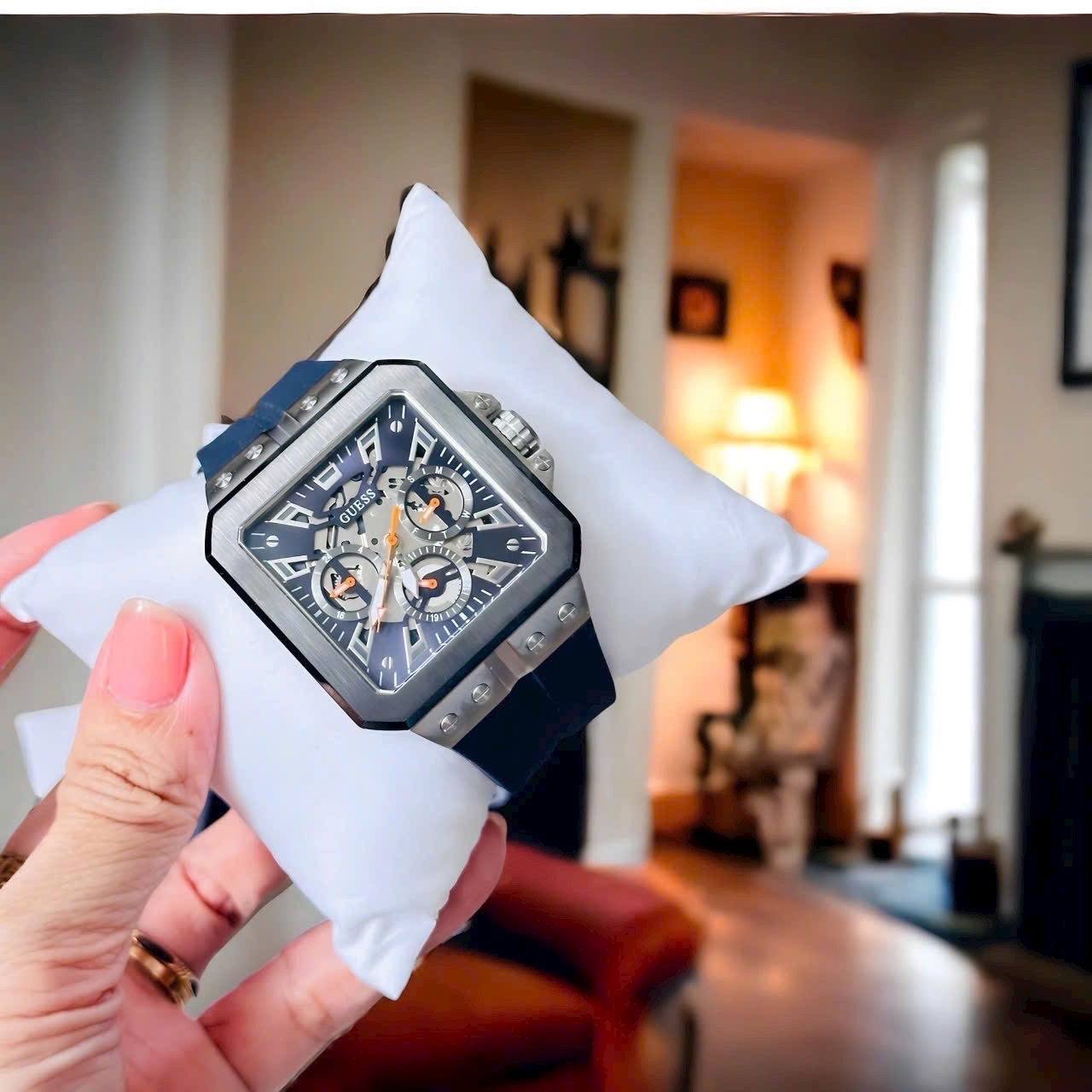 Đồng Hồ Guess Leo |Nam Giới |Mặt Vuông Trắng Sillver |Dây Cao Su Xanh |Máy Pin (Quartz) |Size 42mm |donghogiatot.vn