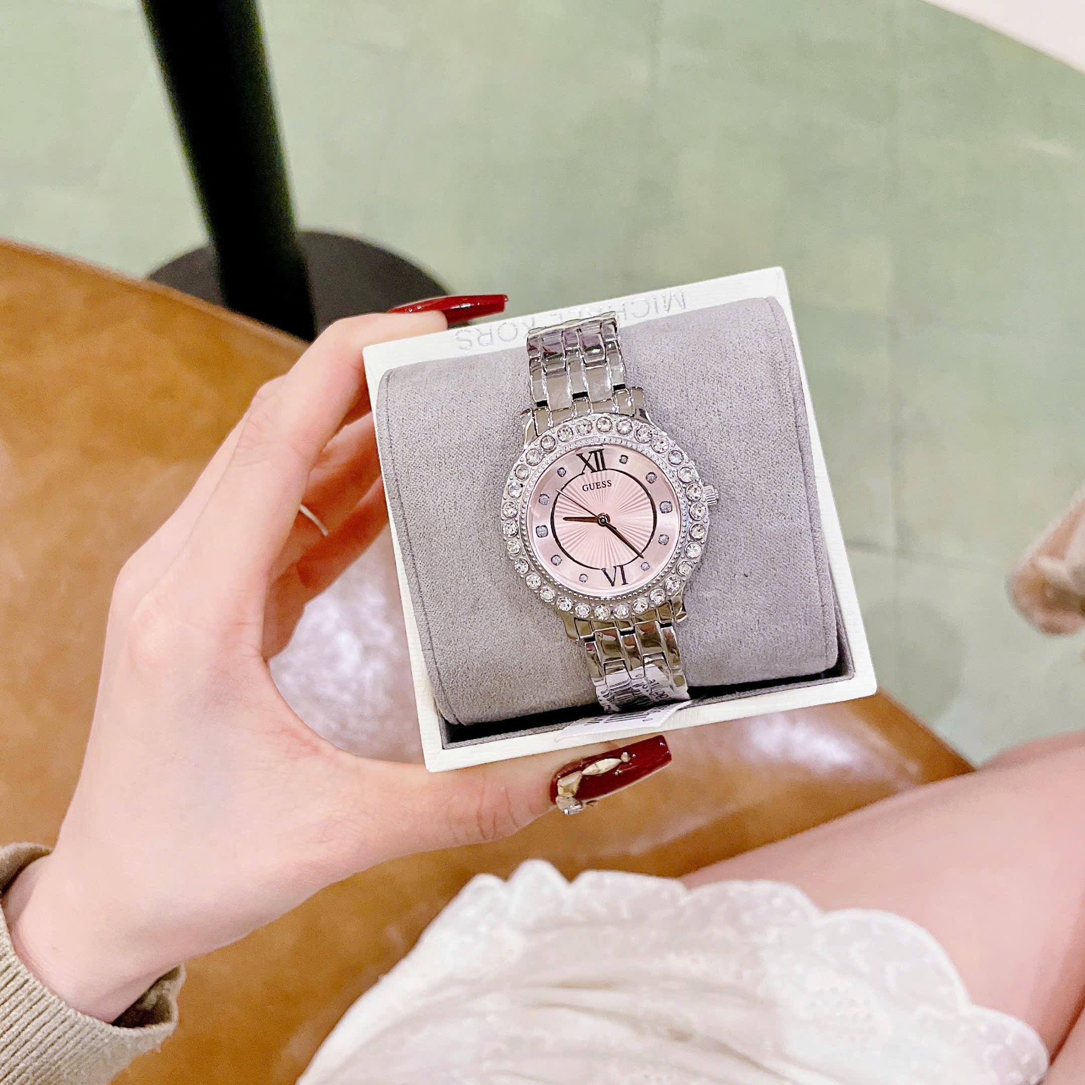 Đồng Hồ Guess Mâm Xôi |Nữ Giới |Mặt Mâm Xôi |Màu Hồng |Dây Kim Loại Silver |Máy Pin (Quartz) |Size 34mm |donghogiatot.vn