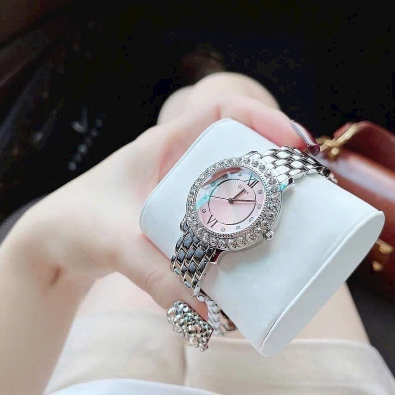 Đồng Hồ Guess Mâm Xôi |Nữ Giới |Mặt Mâm Xôi |Màu Hồng |Dây Kim Loại Silver |Máy Pin (Quartz) |Size 34mm |donghogiatot.vn