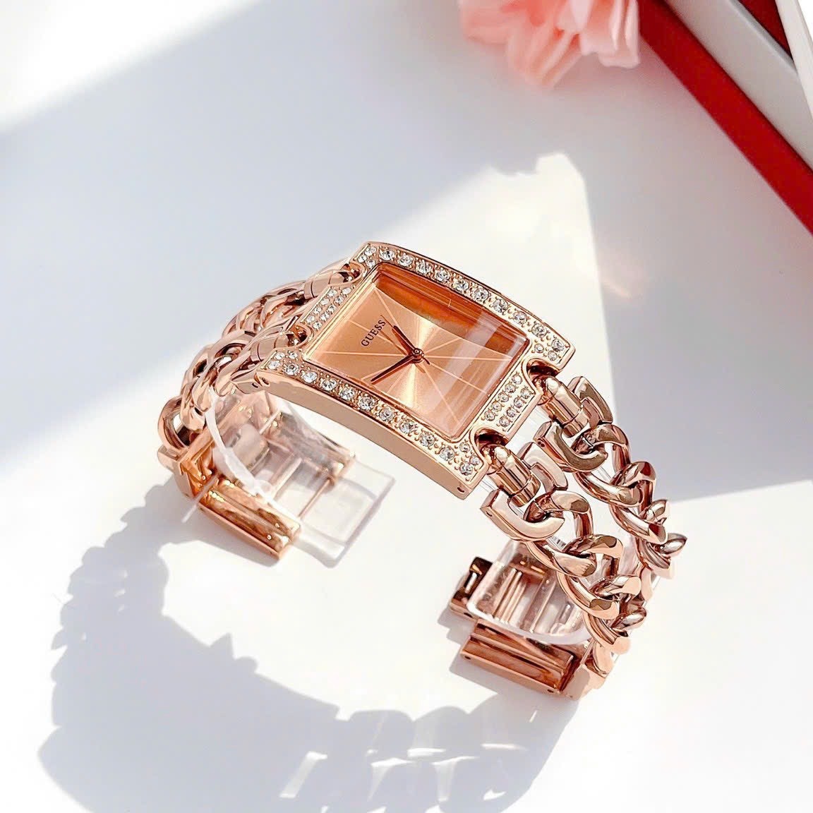 Đồng Hồ Guess Mặt Chữ Nhật |Nữ Giới |Rose Gold |Lắc Tay |Máy Pin (Quartz) |Size 28x35mm |donghogiatot.vn