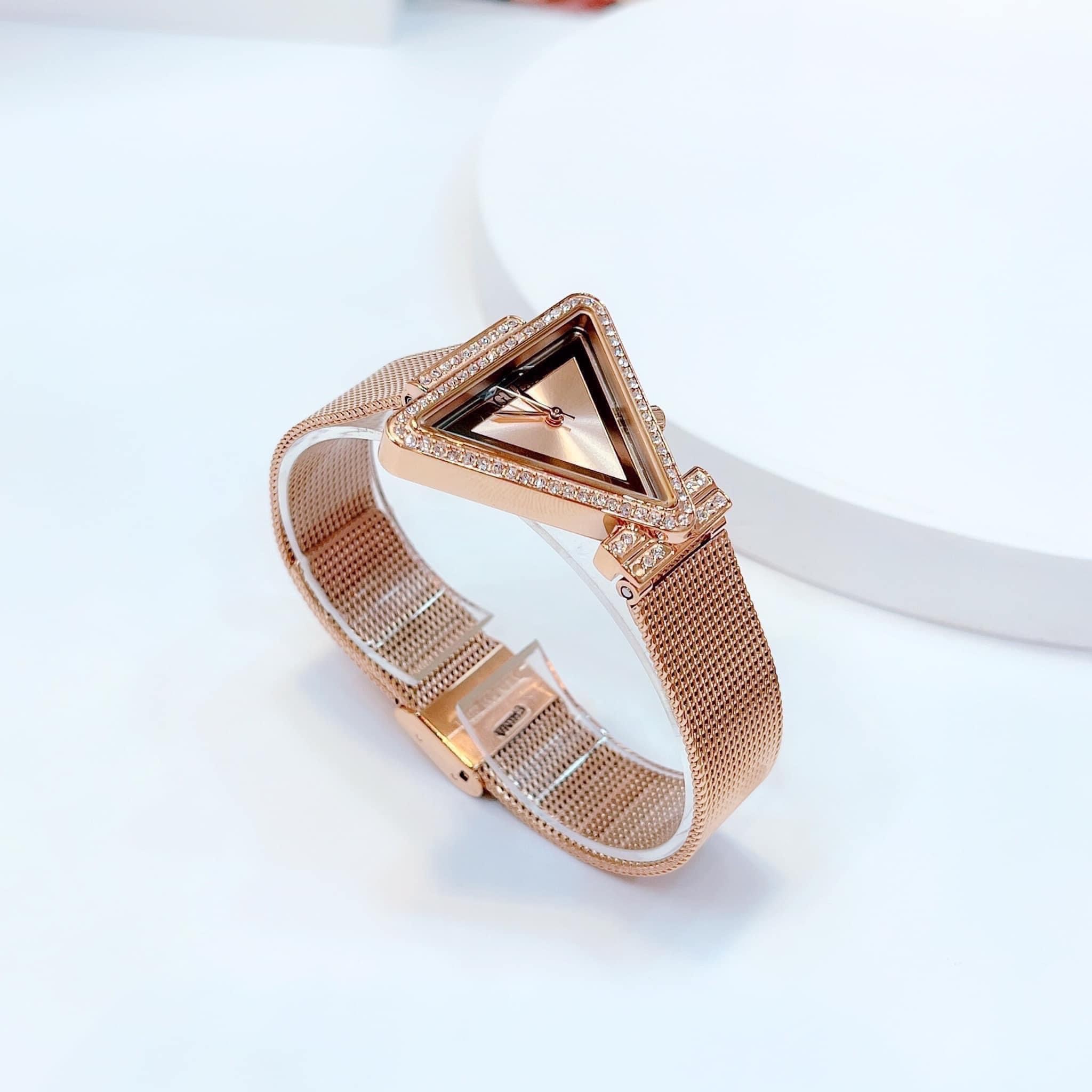 Đồng Hồ Guess Mặt Tam Giác |Nữ Giới |Đính Đá |Dây Lưới Rose Gold |Máy Pin (Quartz) |Size 34mm |donghogiatot.vn