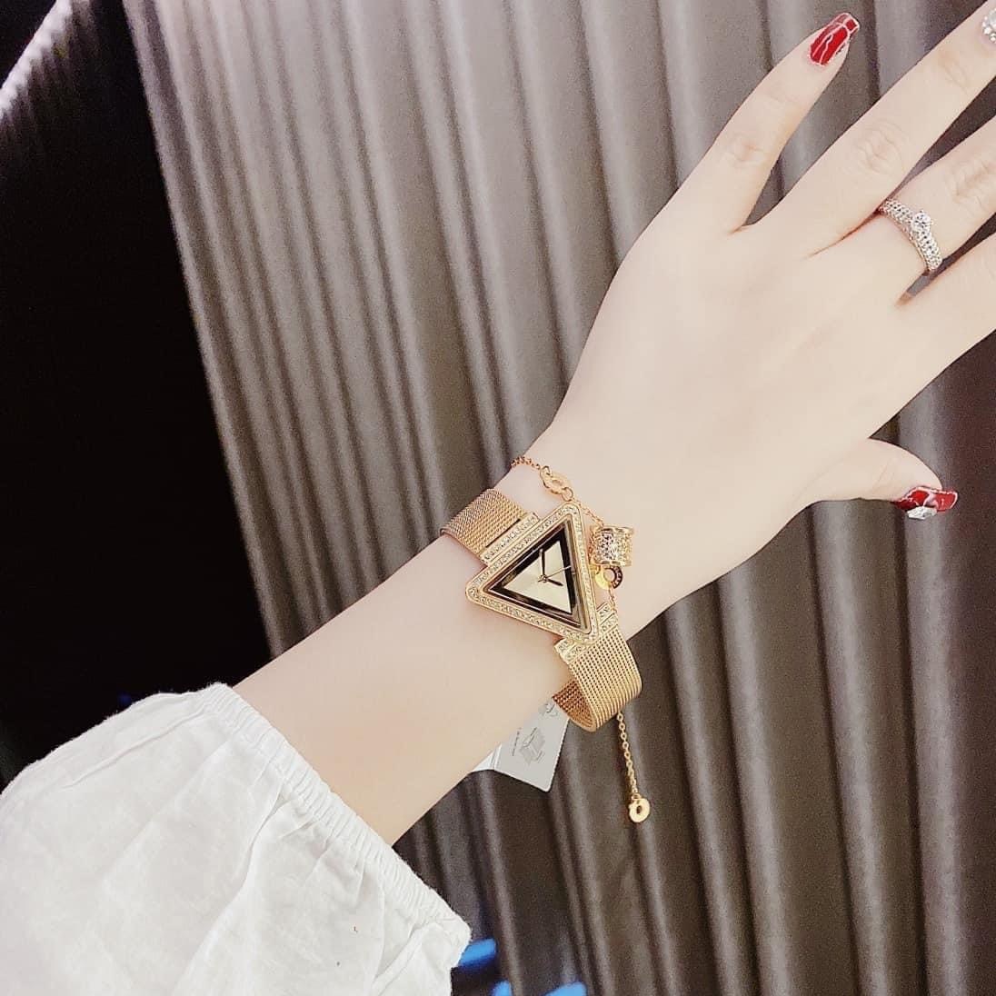 Đồng Hồ Guess Mặt Tam Giác |Nữ Giới |Đính Đá |Dây Lưới Vàng Gold |Máy Pin (Quartz) |Size 34mm |donghogiatot.vn