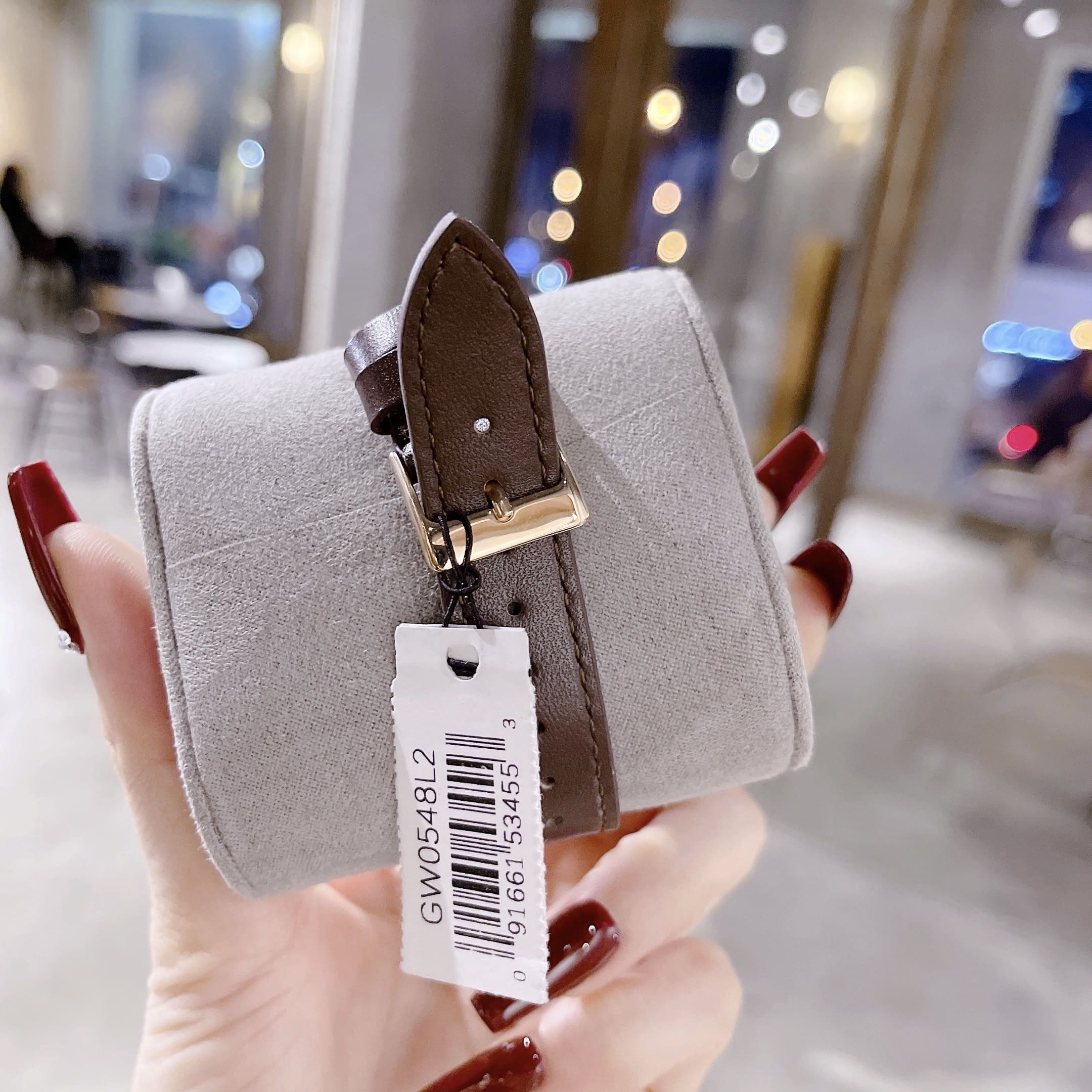 Đồng Hồ Guess Mặt Tam Giác |Nữ Giới |Vàng Gold |Dây Da Nâu |Máy Pin (Quartz) |Size 34mm |donghogiatot.vn