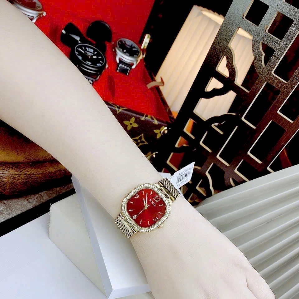 Đồng Hồ Guess Mặt Vuông Đỏ |Nữ Giới |Dây Mesh Lưới Vàng Gold |Máy Pin (Quartz) |Size 32mm |donghogiatot.vn