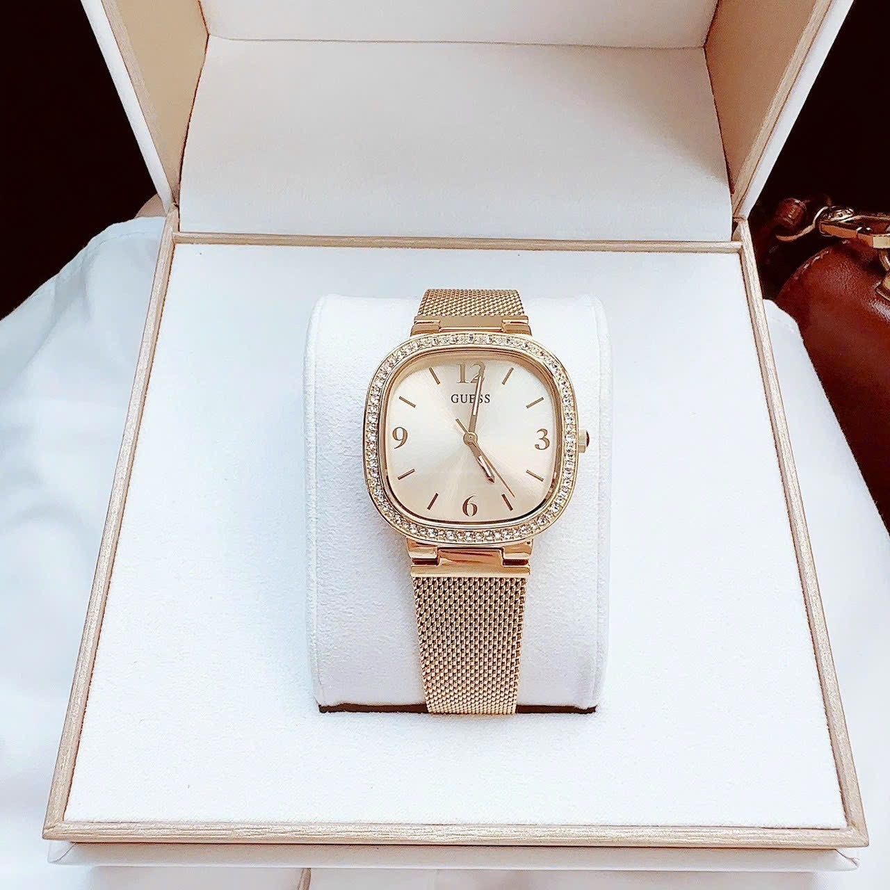Đồng Hồ Guess Mặt Vuông |Nữ Giới |Dây Mesh Lưới Rose Gold |Máy Pin (Quartz) |Size 32mm |donghogiatot.vn
