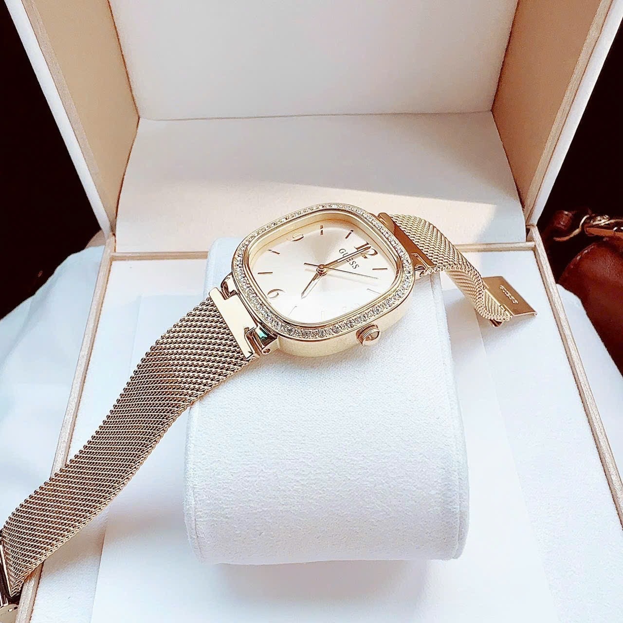 Đồng Hồ Guess Mặt Vuông |Nữ Giới |Dây Mesh Lưới Rose Gold |Máy Pin (Quartz) |Size 32mm |donghogiatot.vn