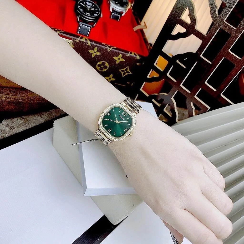 Đồng Hồ Guess Mặt Vuông Xanh Lá |Nữ Giới |Dây Mesh Lưới Vàng Gold |Máy Pin (Quartz) |Size 32mm |donghogiatot.vn