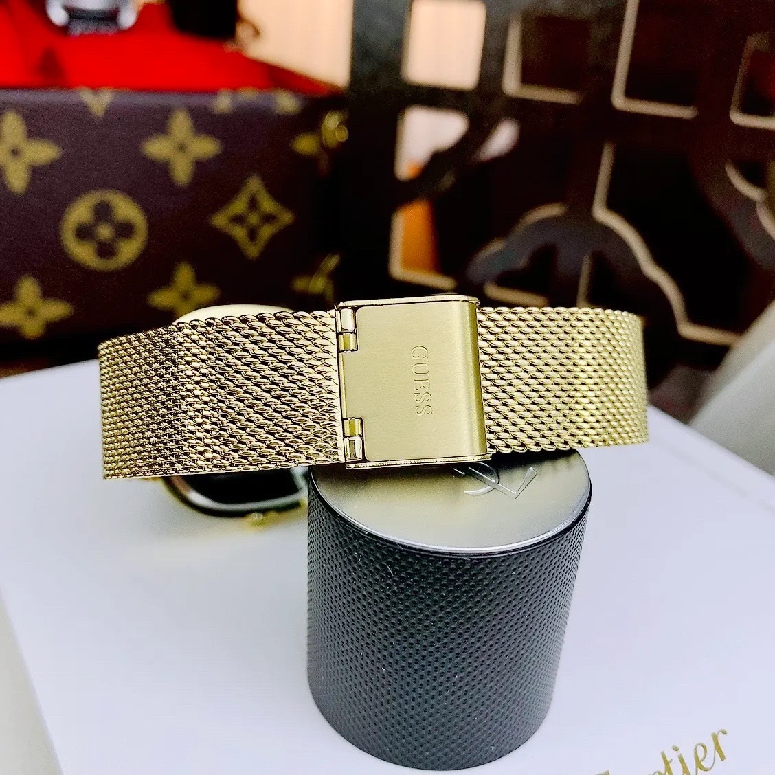 Đồng Hồ Guess Mặt Vuông Xanh Lá |Nữ Giới |Dây Mesh Lưới Vàng Gold |Máy Pin (Quartz) |Size 32mm |donghogiatot.vn