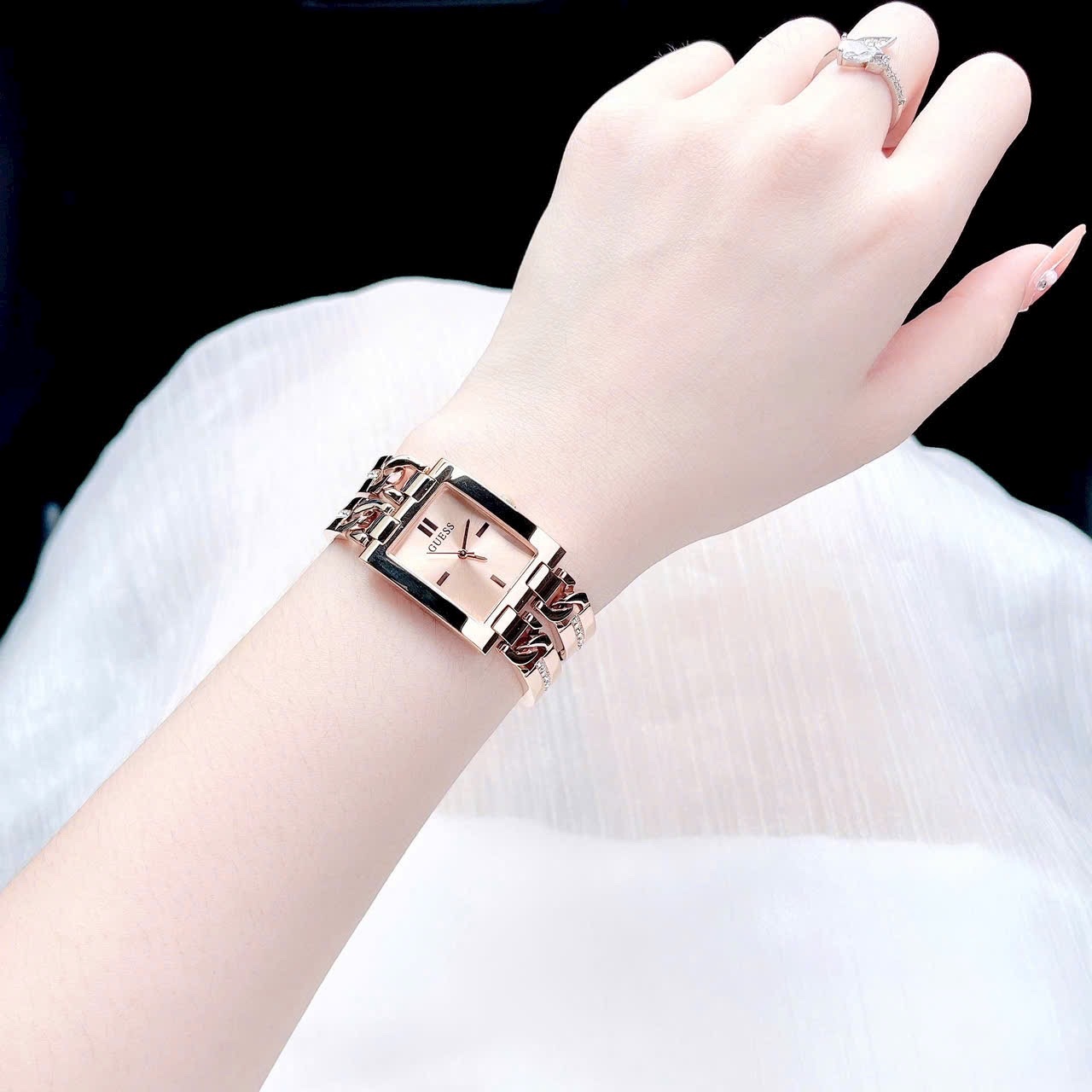 Đồng Hồ Guess Mod ID |Nữ Giới |6 Kim |Mặt Chữ Nhật |Dây Xích Rose Gold |Máy Pin (Quartz) |Size 24mm |donghogiatot.vn