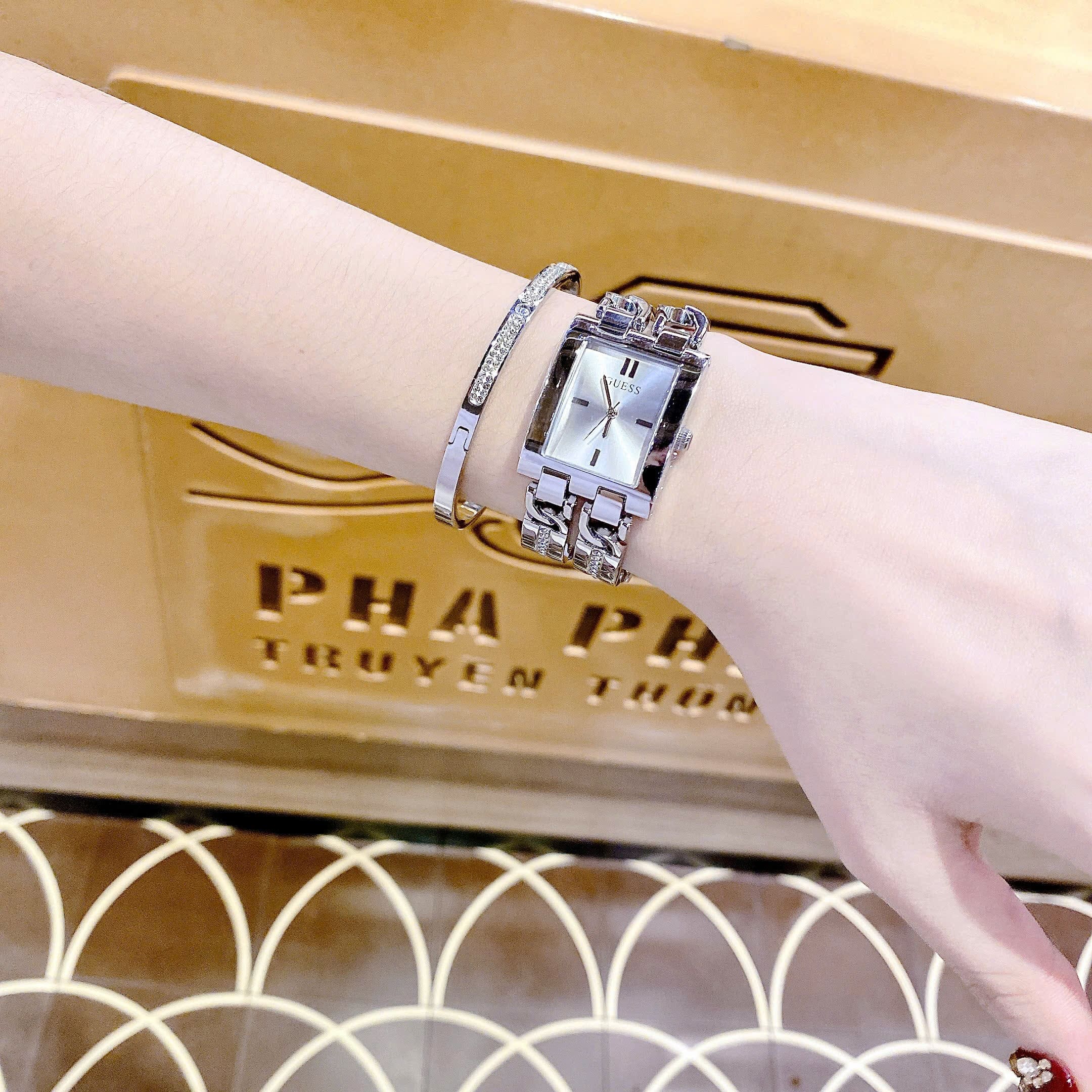 Đồng Hồ Guess Mod ID |Nữ Giới |6 Kim |Mặt Chữ Nhật |Dây Xích Silver |Máy Pin (Quartz) |Size 24mm |donghogiatot.vn