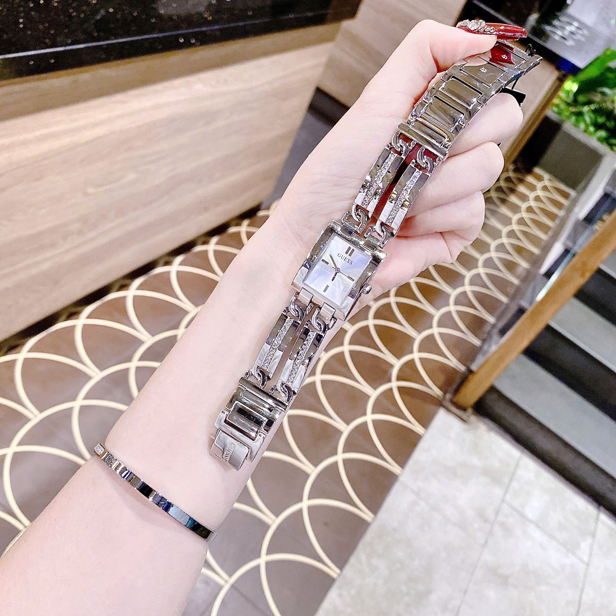 Đồng Hồ Guess Mod ID |Nữ Giới |6 Kim |Mặt Chữ Nhật |Dây Xích Silver |Máy Pin (Quartz) |Size 24mm |donghogiatot.vn