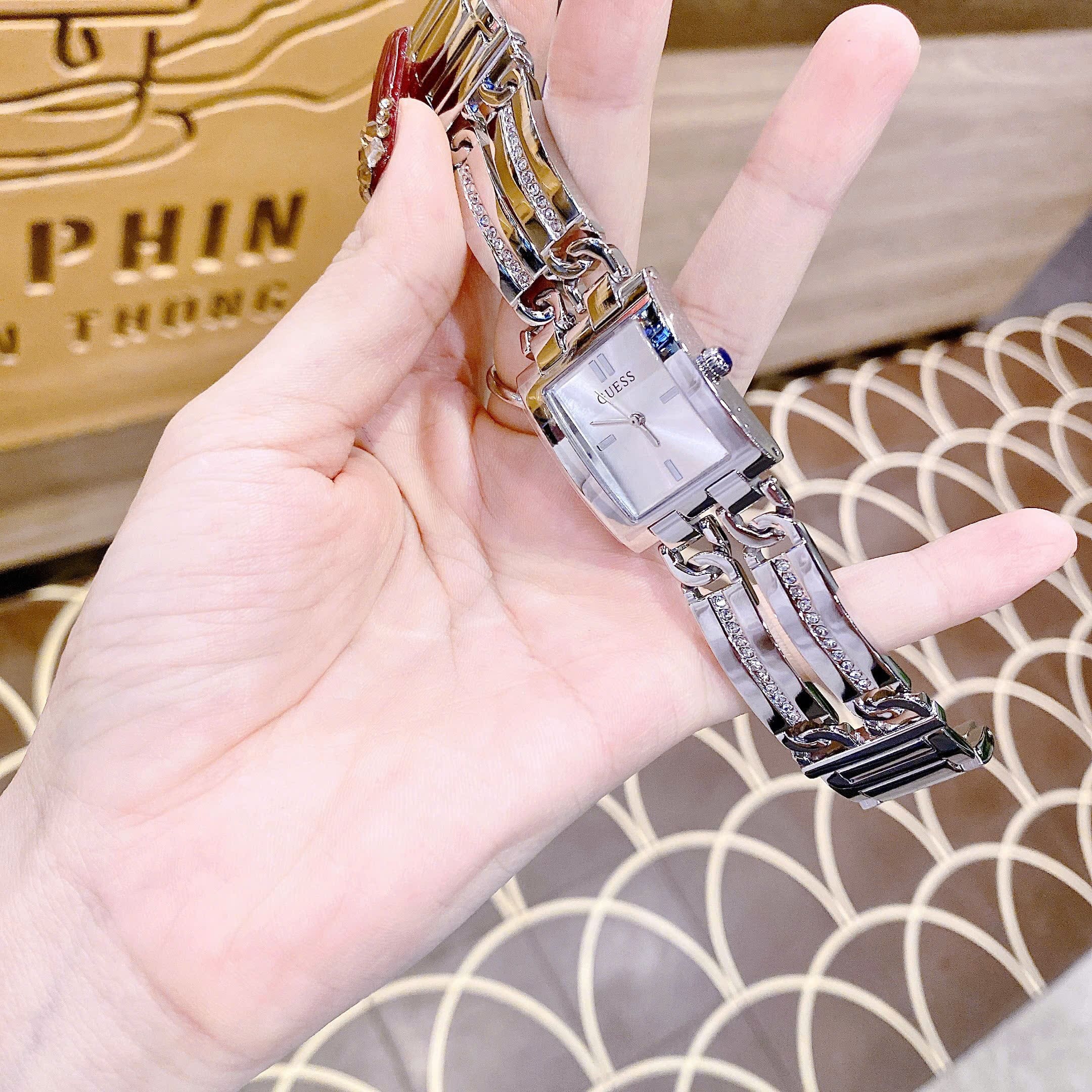 Đồng Hồ Guess Mod ID |Nữ Giới |6 Kim |Mặt Chữ Nhật |Dây Xích Silver |Máy Pin (Quartz) |Size 24mm |donghogiatot.vn