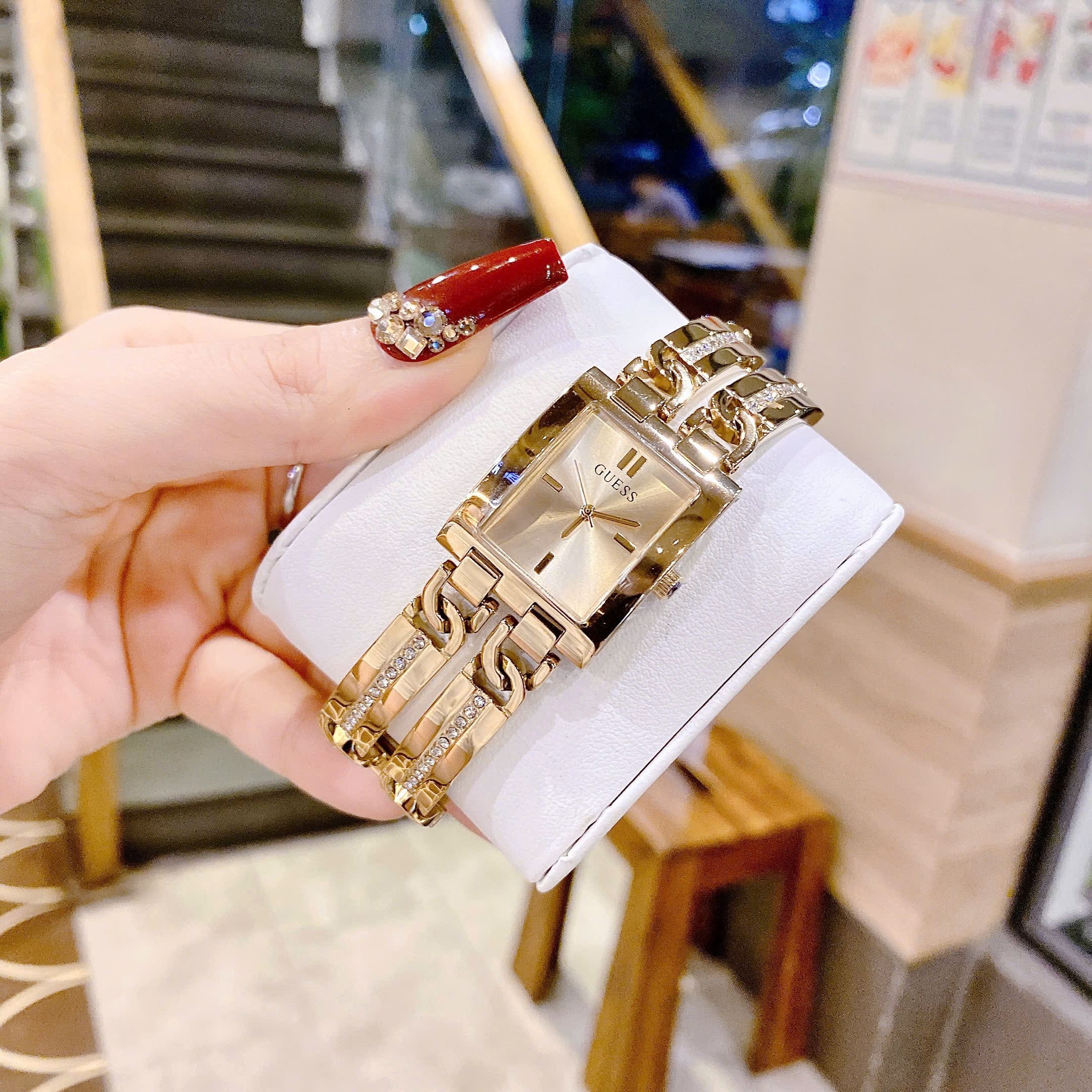 Đồng Hồ Guess Mod ID |Nữ Giới |6 Kim |Mặt Chữ Nhật |Dây Xích Vàng Gold |Máy Pin (Quartz) |Size 24mm |donghogiatot.vn