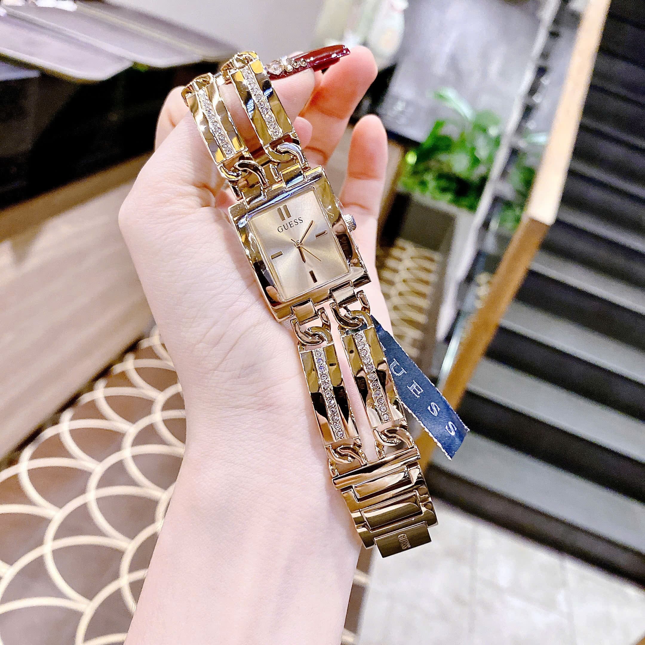 Đồng Hồ Guess Mod ID |Nữ Giới |6 Kim |Mặt Chữ Nhật |Dây Xích Vàng Gold |Máy Pin (Quartz) |Size 24mm |donghogiatot.vn