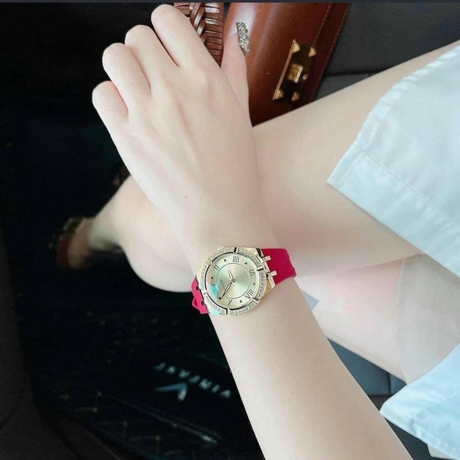 Đồng Hồ Guess Modern |Nữ Giới |Mặt Vàng Gold |Dây Cao Su Đỏ |Máy Pin (Quartz) |Size 36mm |donghogiatot.vn