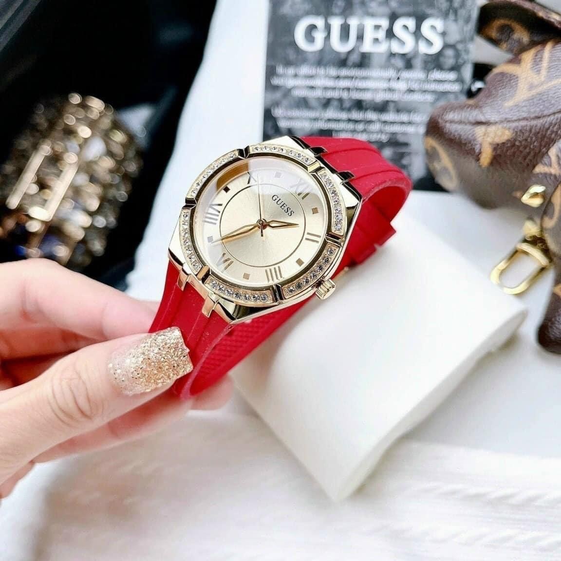 Đồng Hồ Guess Modern |Nữ Giới |Mặt Vàng Gold |Dây Cao Su Đỏ |Máy Pin (Quartz) |Size 36mm |donghogiatot.vn
