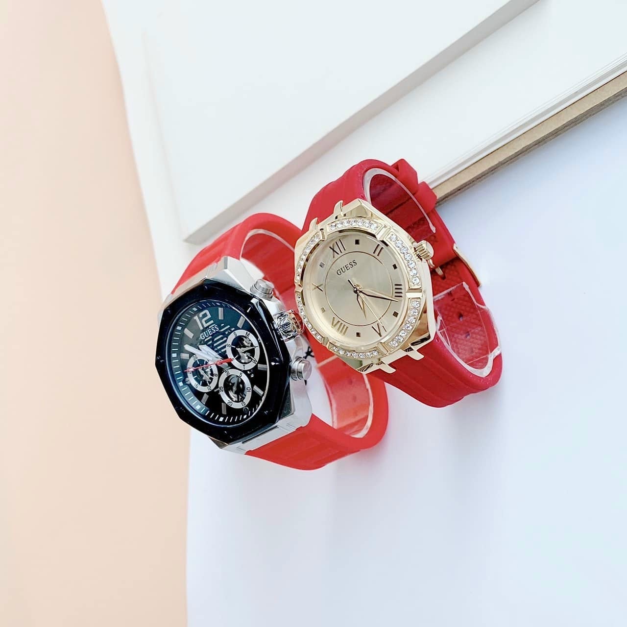 Đồng Hồ Guess Momentum |Cặp Đôi |Đính Đá |Dây Sillicone Đỏ |Size 44x36mm |donghogiatot.vn