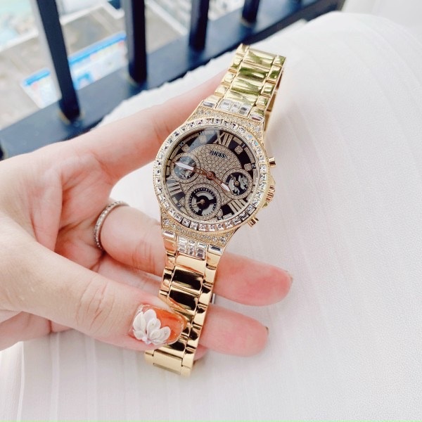 Đồng Hồ Guess Moonlighte |Nữ Giới |Mặt Đen |Dây Kim Loại Vàng Gold |Máy Pin (Quartz) |Size 36mm |donghogiatot.vn