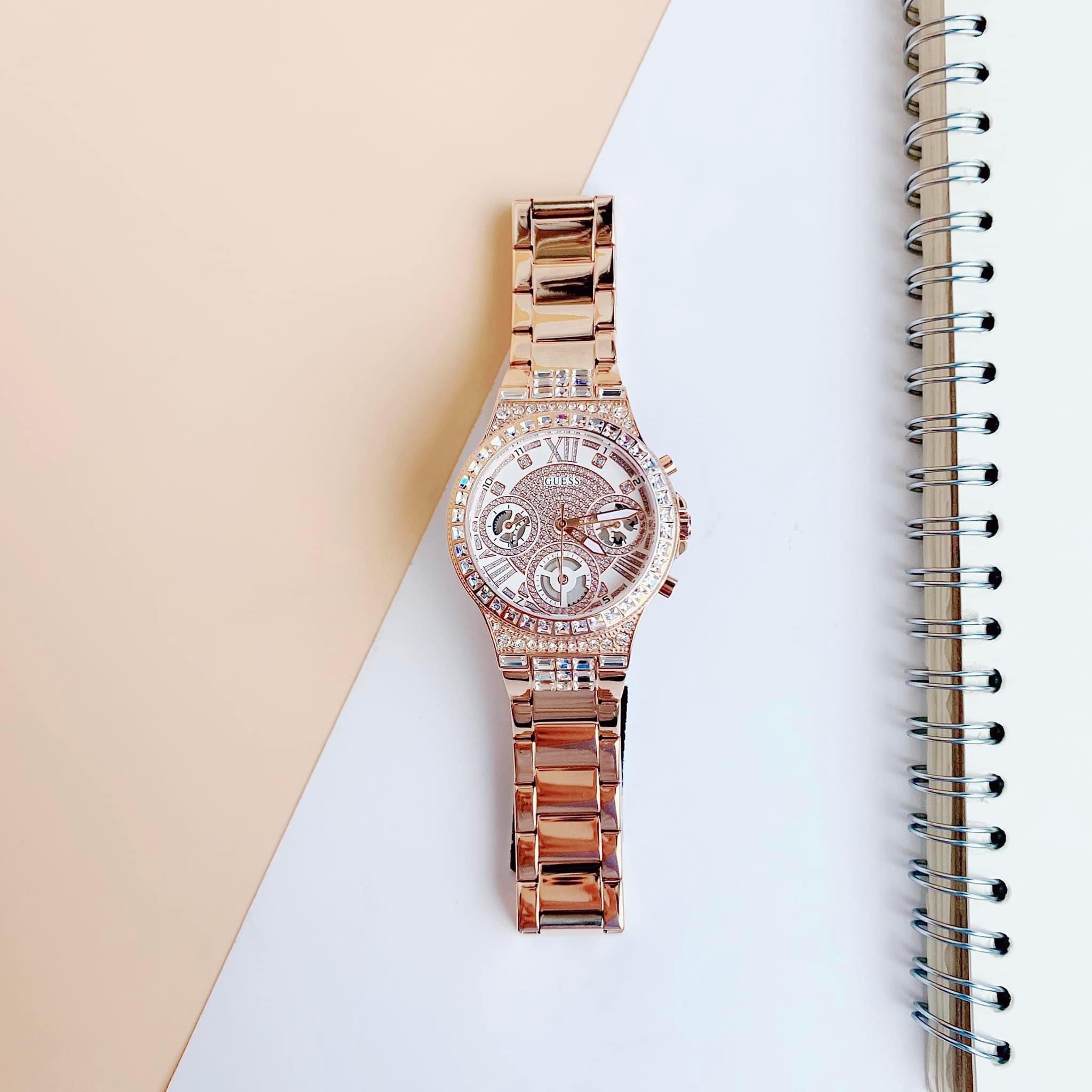 Đồng Hồ Guess Moonlighte |Nữ Giới |Đính Đá |Dây Kim Loại Rose Gold |Máy Pin (Quartz) |Size 36mm |donghogiatot.vn