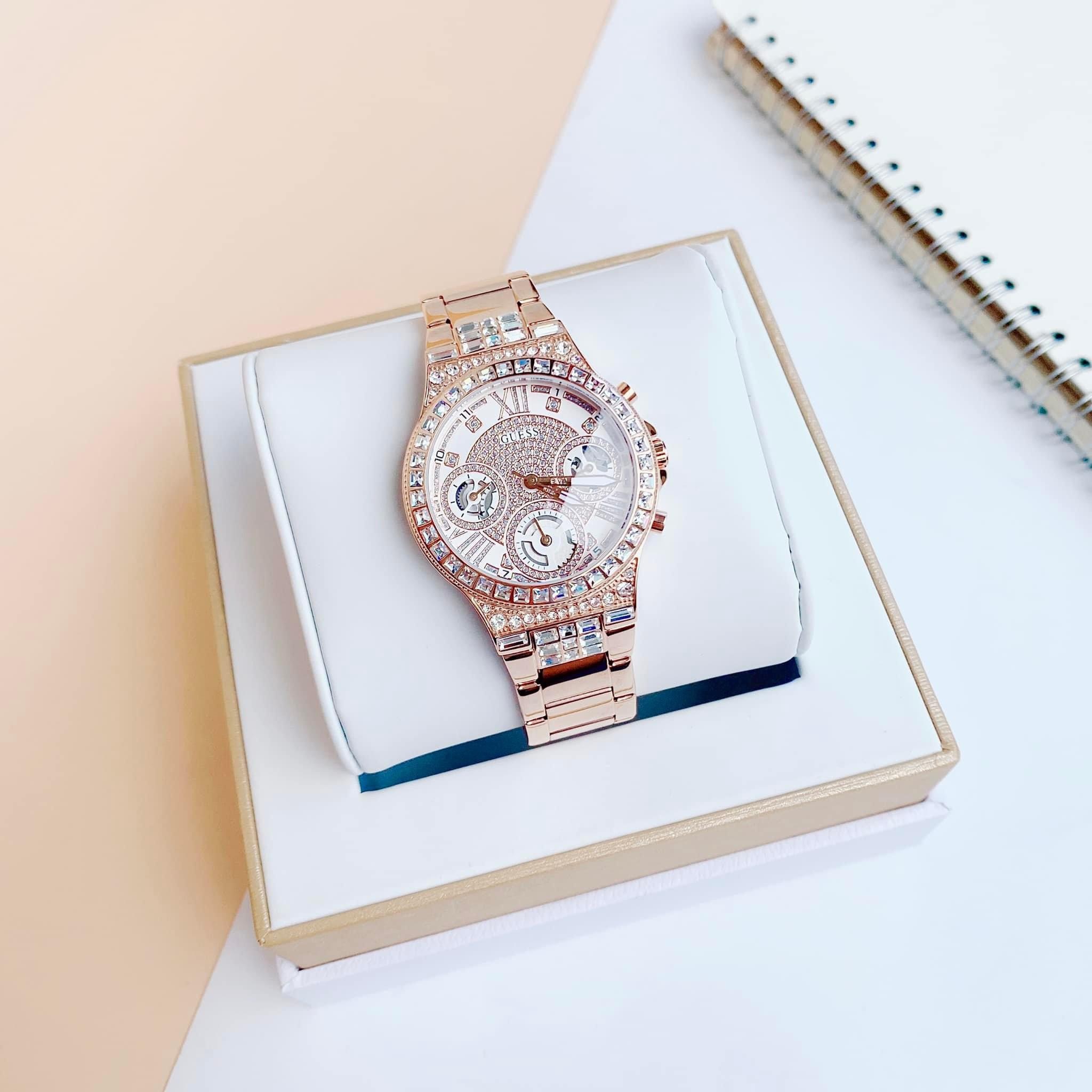 Đồng Hồ Guess Moonlighte |Nữ Giới |Đính Đá |Dây Kim Loại Rose Gold |Máy Pin (Quartz) |Size 36mm |donghogiatot.vn