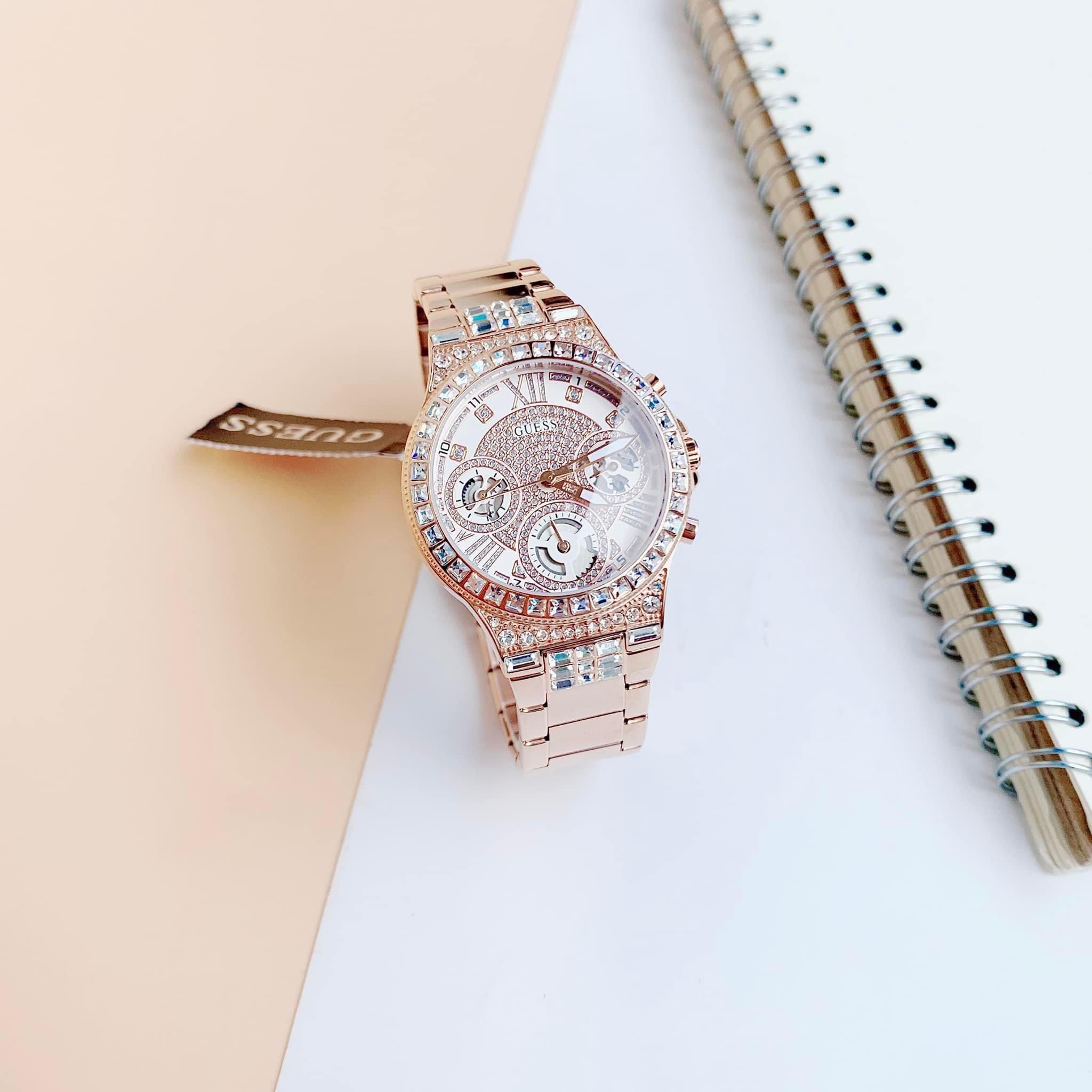 Đồng Hồ Guess Moonlighte |Nữ Giới |Đính Đá |Dây Kim Loại Rose Gold |Máy Pin (Quartz) |Size 36mm |donghogiatot.vn