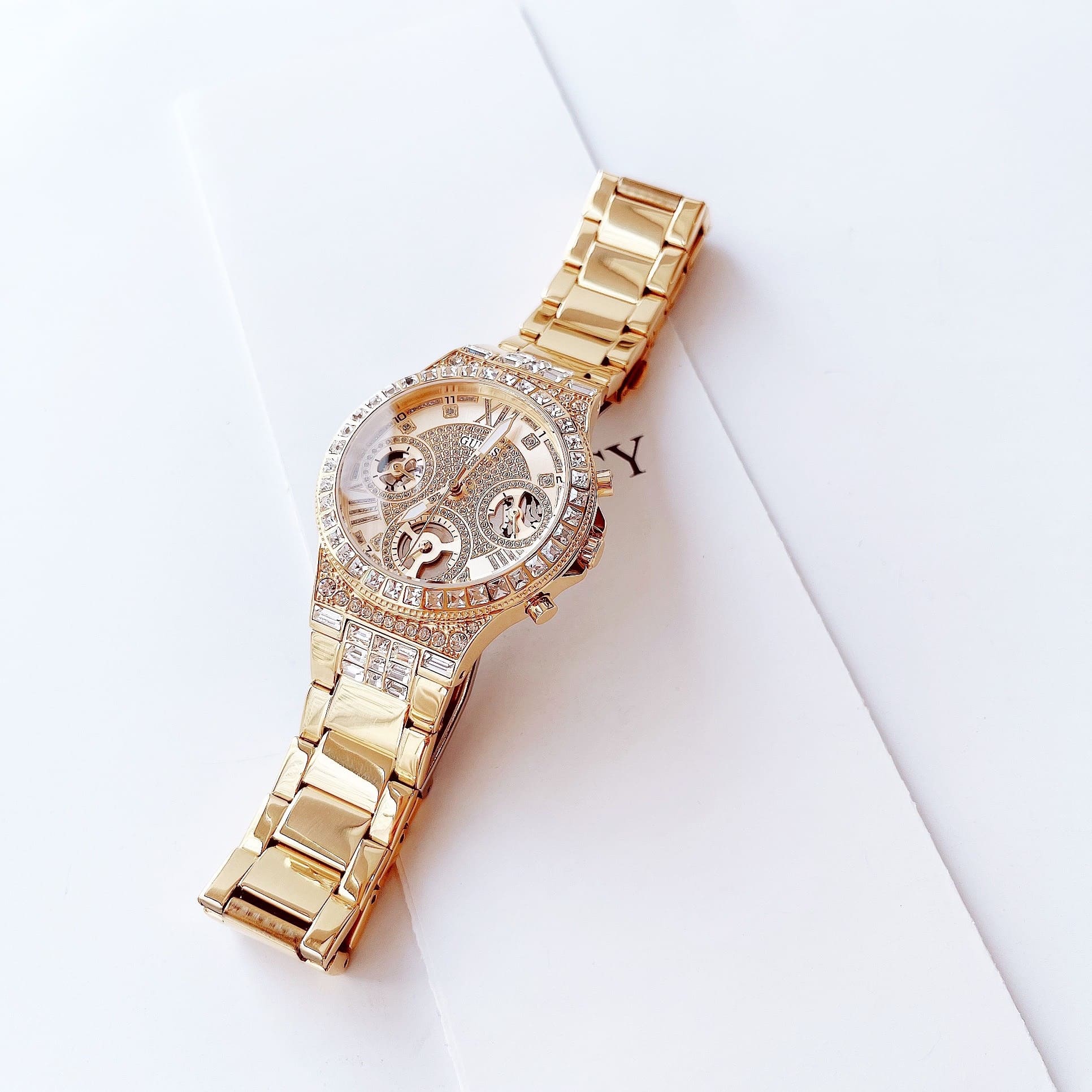 Đồng Hồ Guess Moonlighte |Nữ Giới |Đính Đá |Dây Kim Loại Vàng Gold |Máy Pin (Quartz) |Size 36mm |donghogiatot.vn