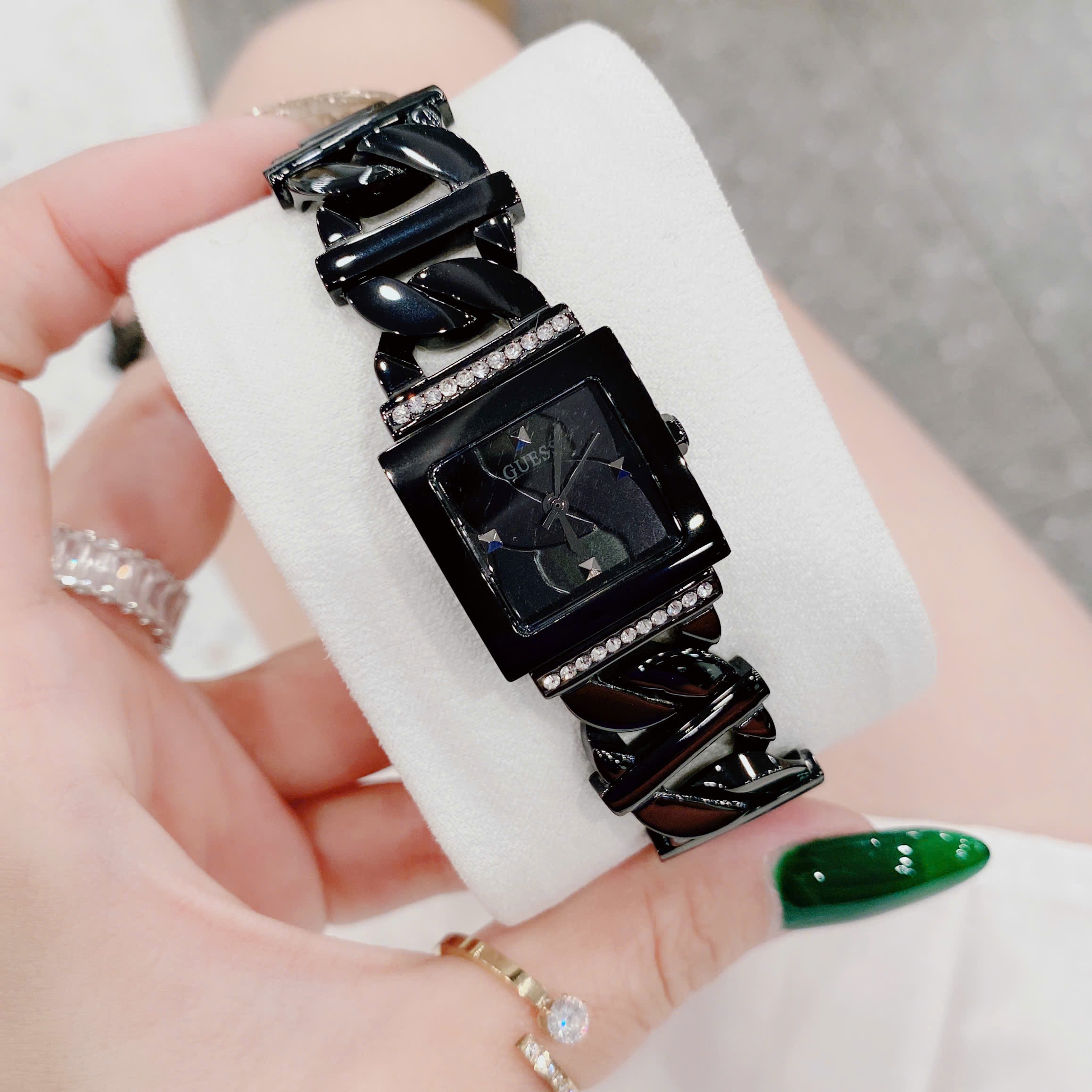 Đồng Hồ Guess Mặt Vuông |Nữ Giới |Đính Đá |Dây Mắt Xích Full Đen |Máy Pin (Quartz) |Size 21mm |donghogiatot.vn