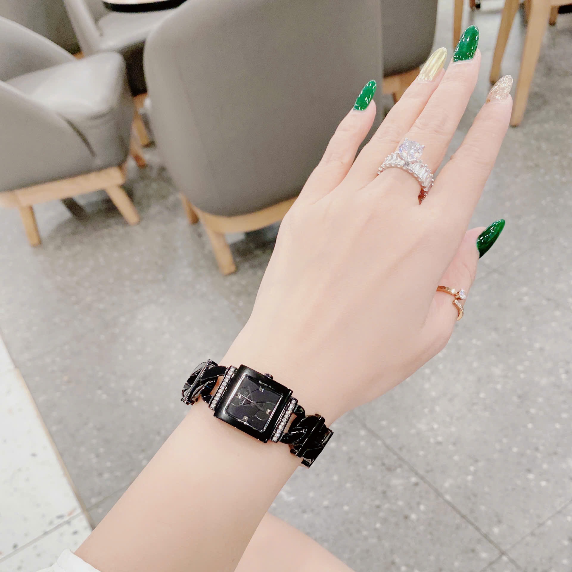 Đồng Hồ Guess Mặt Vuông |Nữ Giới |Đính Đá |Dây Mắt Xích Full Đen |Máy Pin (Quartz) |Size 21mm |donghogiatot.vn