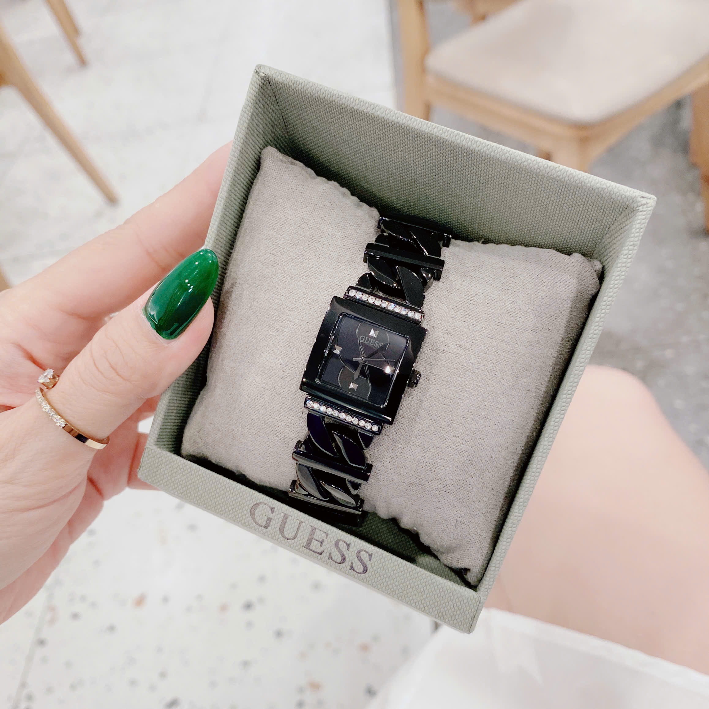 Đồng Hồ Guess Mặt Vuông |Nữ Giới |Đính Đá |Dây Mắt Xích Full Đen |Máy Pin (Quartz) |Size 21mm |donghogiatot.vn