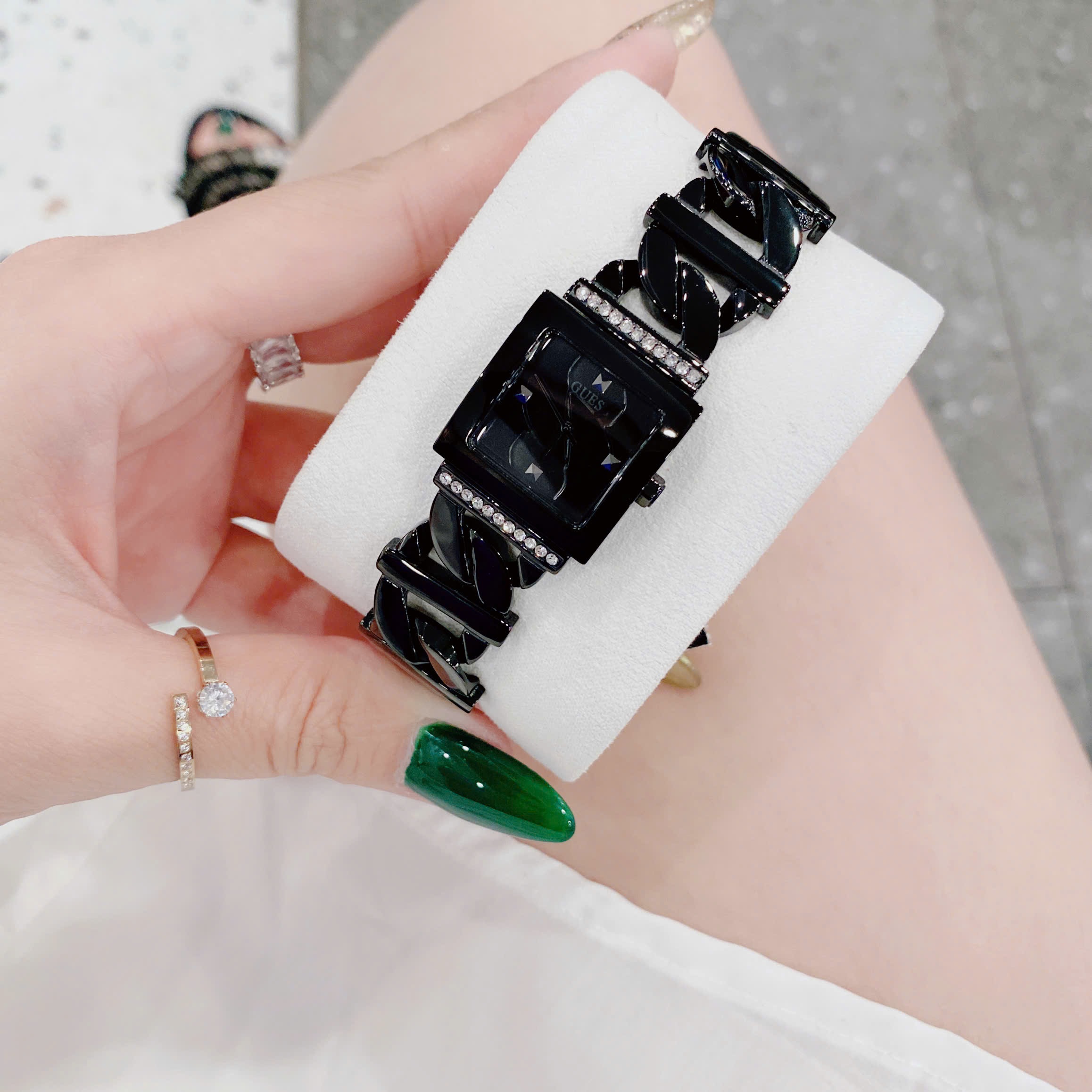 Đồng Hồ Guess Mặt Vuông |Nữ Giới |Đính Đá |Dây Mắt Xích Full Đen |Máy Pin (Quartz) |Size 21mm |donghogiatot.vn