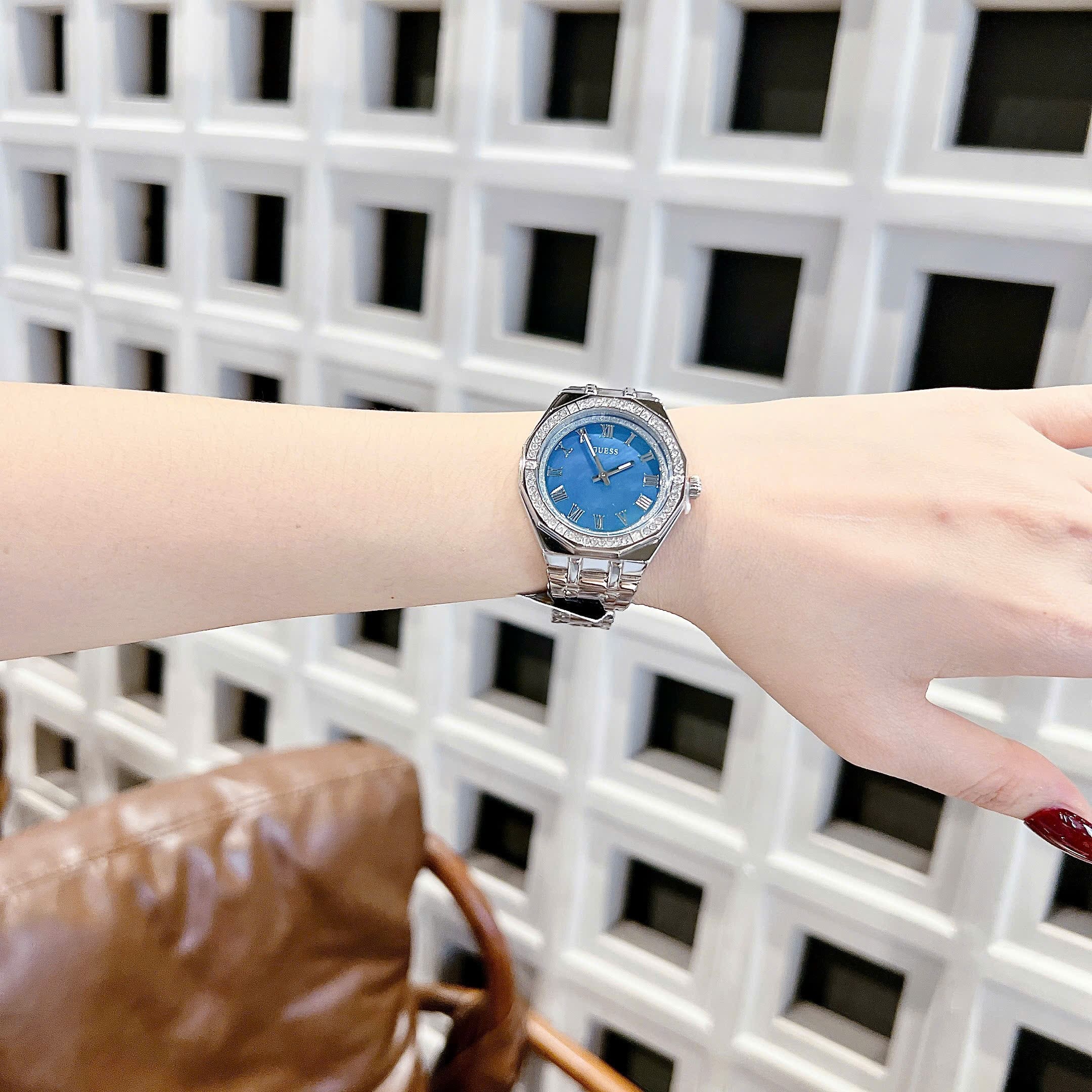 Đồng Hồ Guess Octagonal |Nữ Giới |Mặt Xanh Dương |Đính Đá |Dây Kim Loại Silver |Máy Pin (Quartz) |Size 36mm |donghogiatot.vn