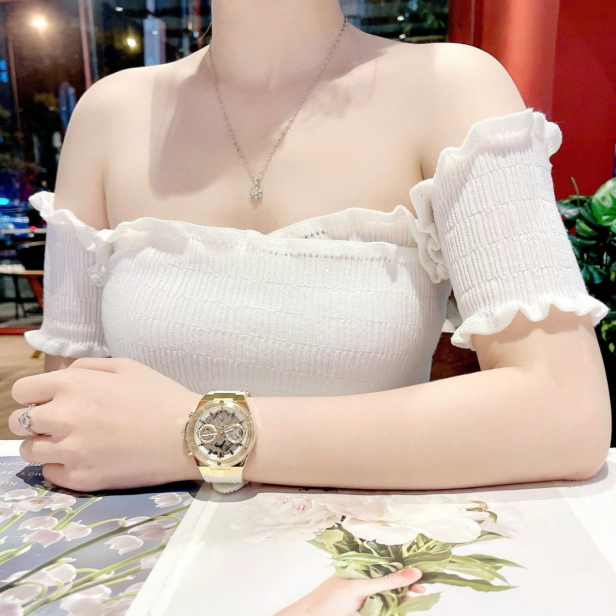 Đồng Hồ Guess Phoenix |Cặp Đôi |Chronograph |Vàng Gold |Dây Cao Su Trắng |Size 43x39mm |donghogiatot.vn