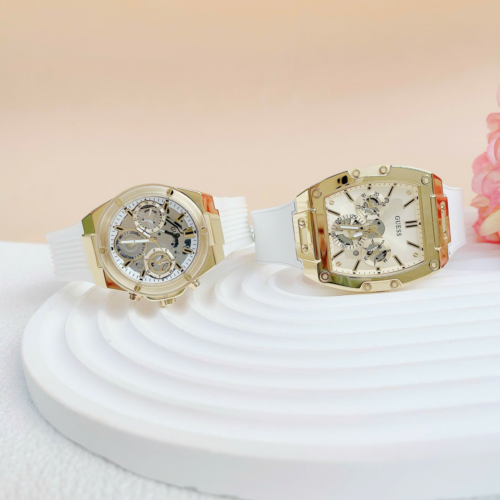 Đồng Hồ Guess Phoenix |Cặp Đôi |Chronograph |Vàng Gold |Dây Cao Su Trắng |Size 43x39mm |donghogiatot.vn