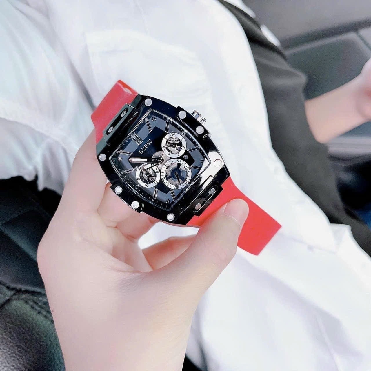 Đồng Hồ Guess Phoenix |Nam Giới |Chronograph |Dây Cao Su Đỏ |Máy Pin (Quartz) |Size 43x51mm |donghogiatot.vn