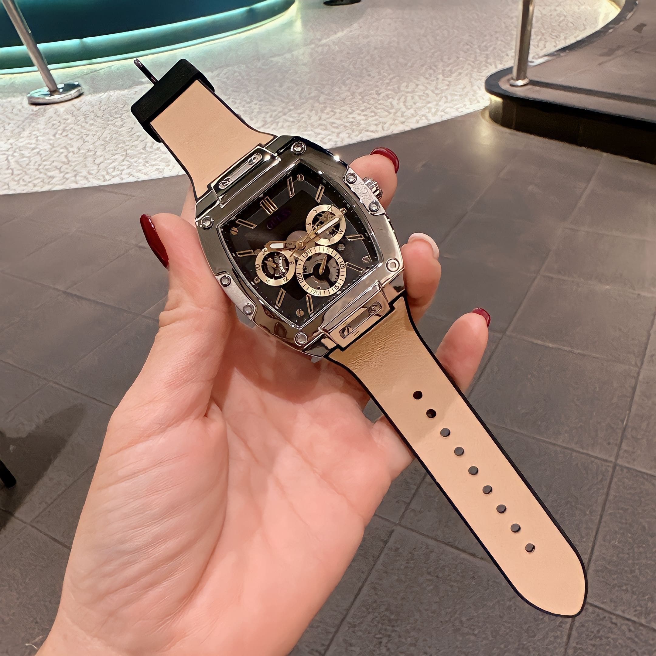 Đồng Hồ Guess Phoenix |Nam Giới |Chronograph |Dây Cao Su Nâu |Máy Pin (Quartz) |Size 43x51mm |donghogiatot.vn
