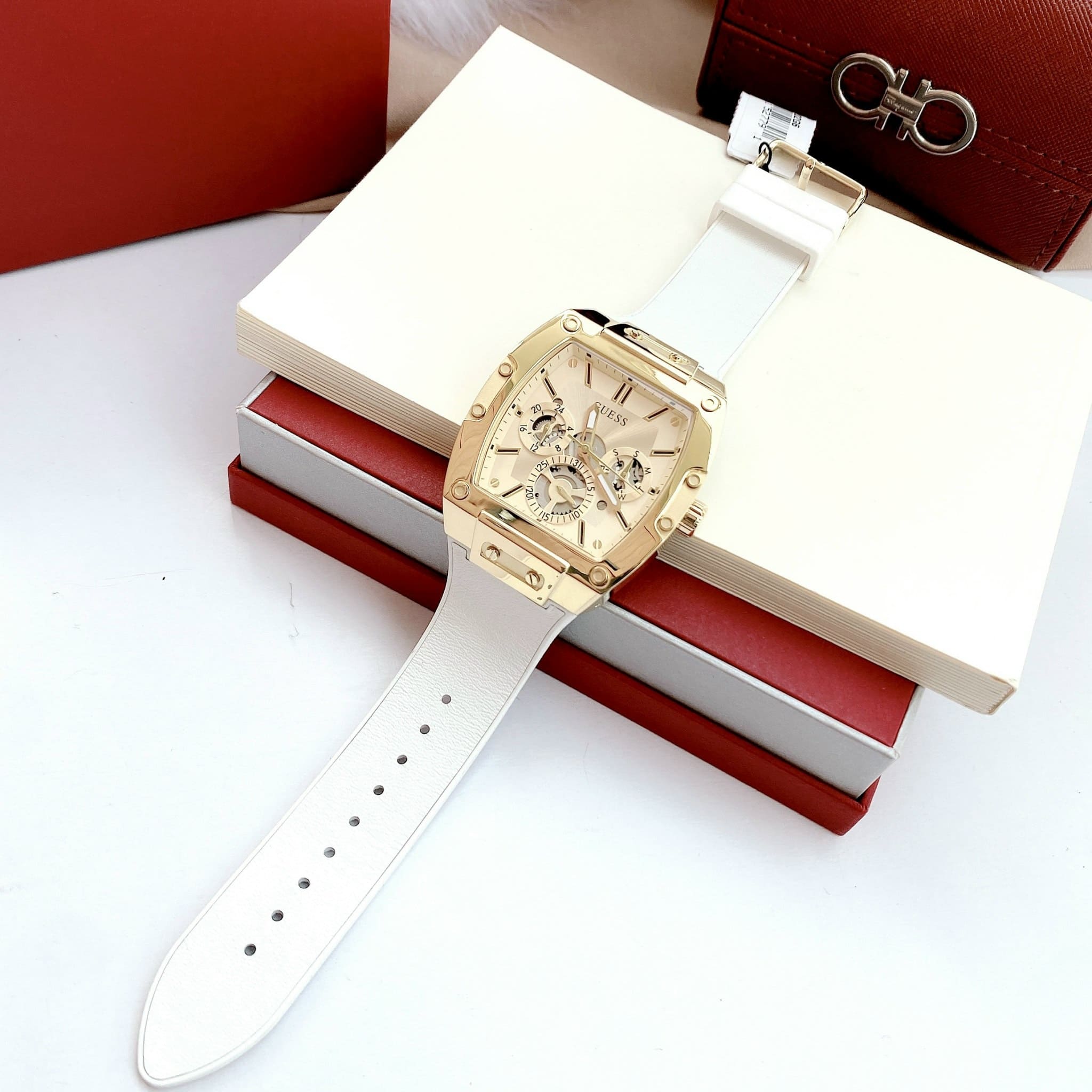 Đồng Hồ Guess Phoenix |Nam Giới |Vàng Gold |Dây Sillicone Trắng |Máy Pin (Quartz) |Size 43x51mm |donghogiatot.vn